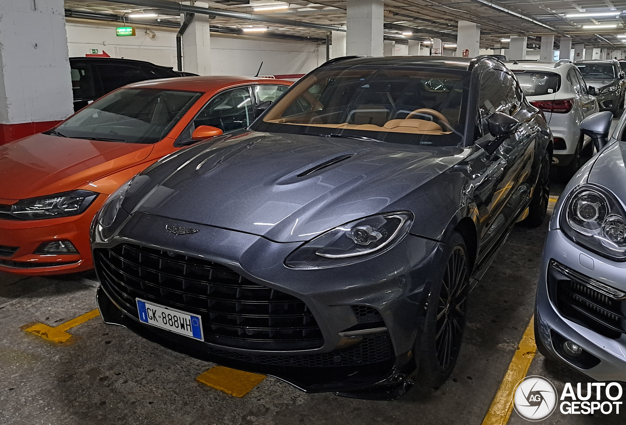 Aston Martin DBX707