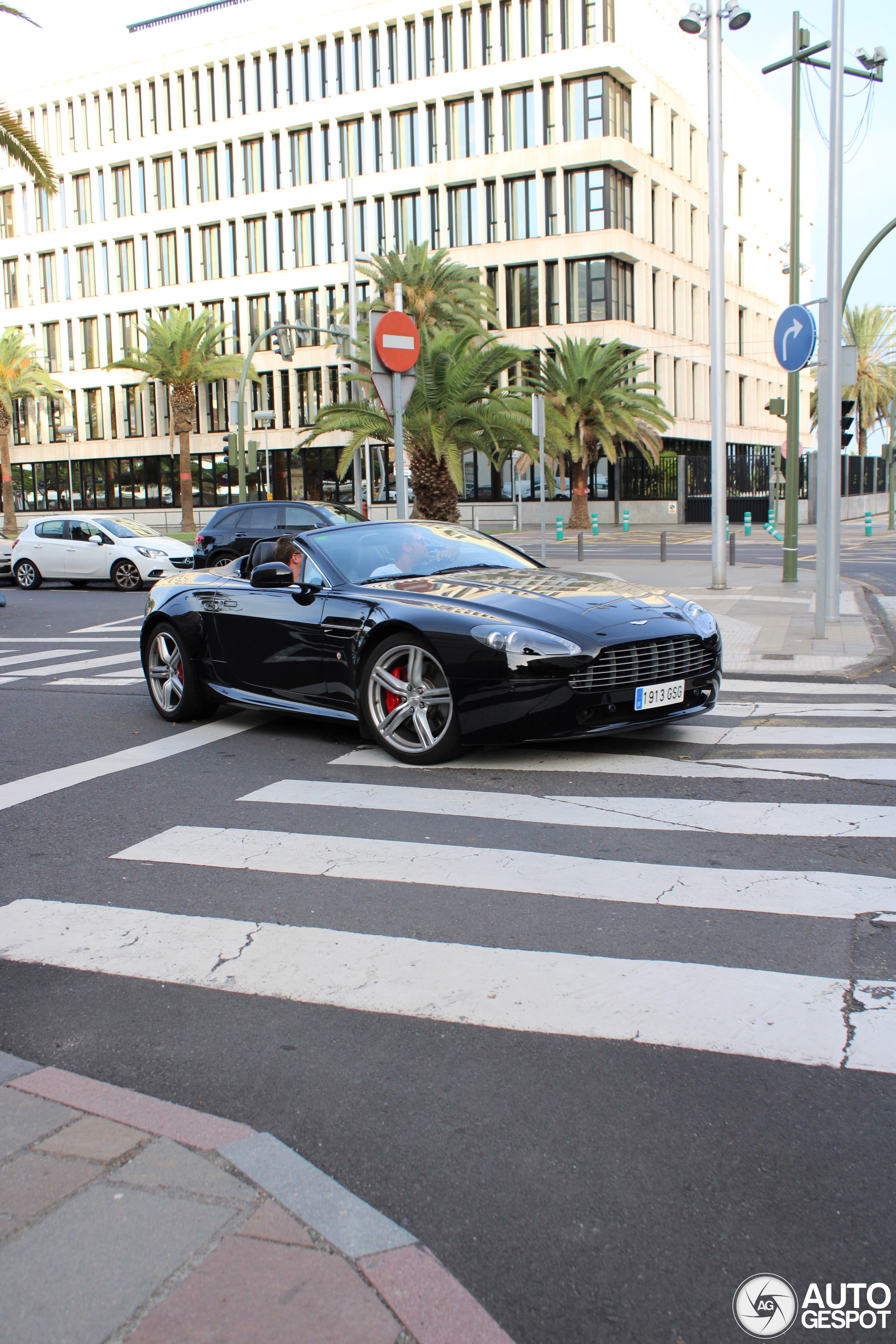 Aston Martin V8 Vantage N400 Roadster