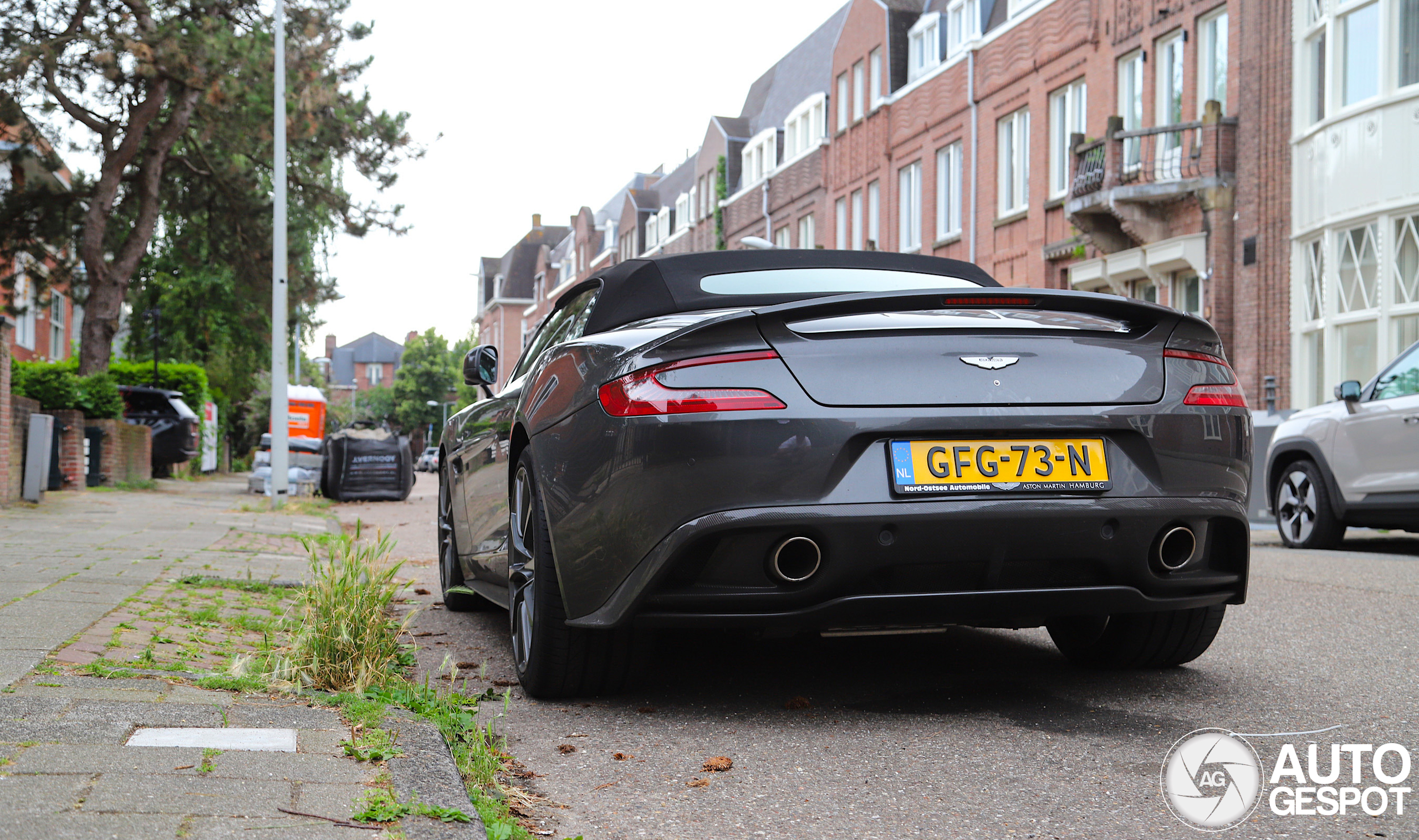 Aston Martin Vanquish Volante