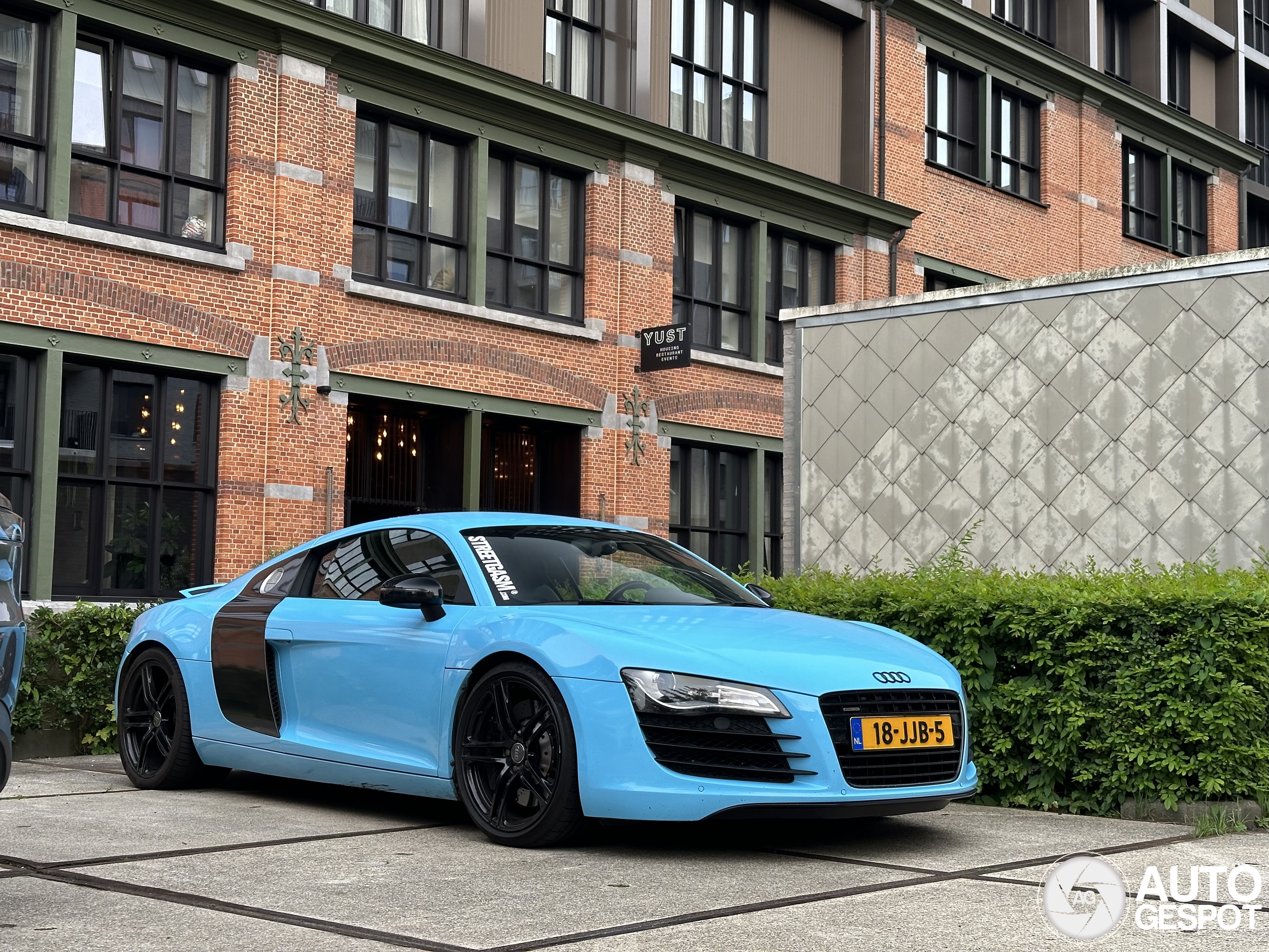 Audi R8