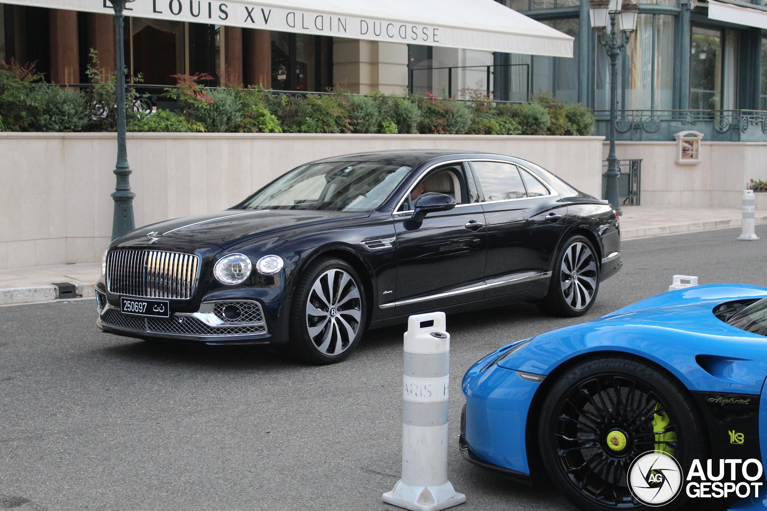 Bentley Flying Spur V8 Azure