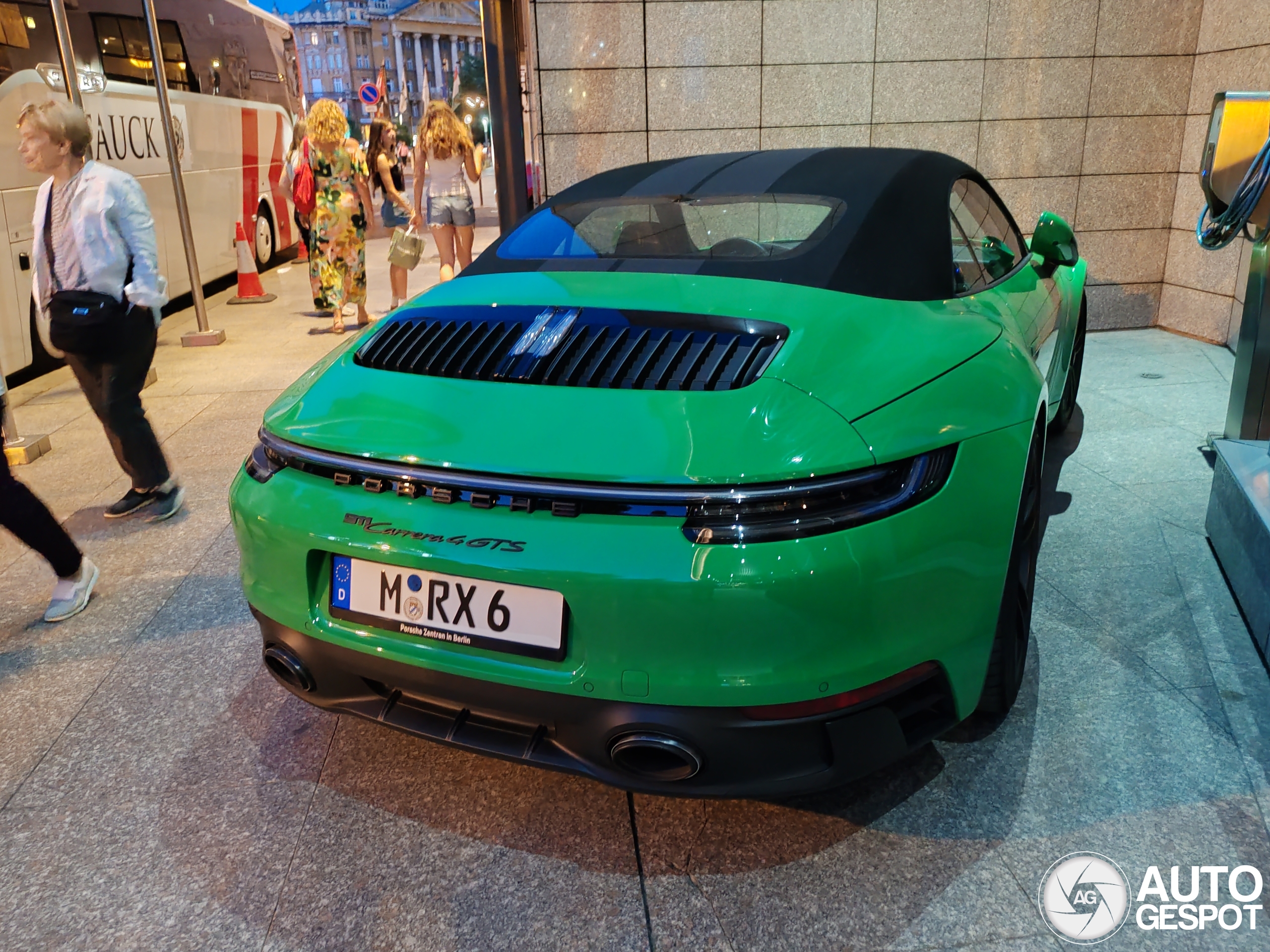 Porsche 992 Carrera 4 GTS Cabriolet