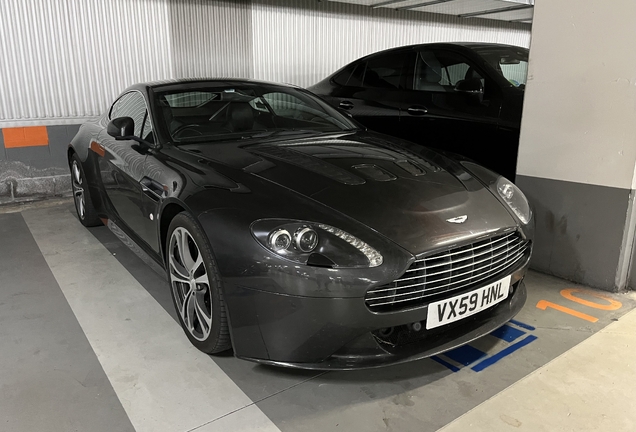 Aston Martin V12 Vantage