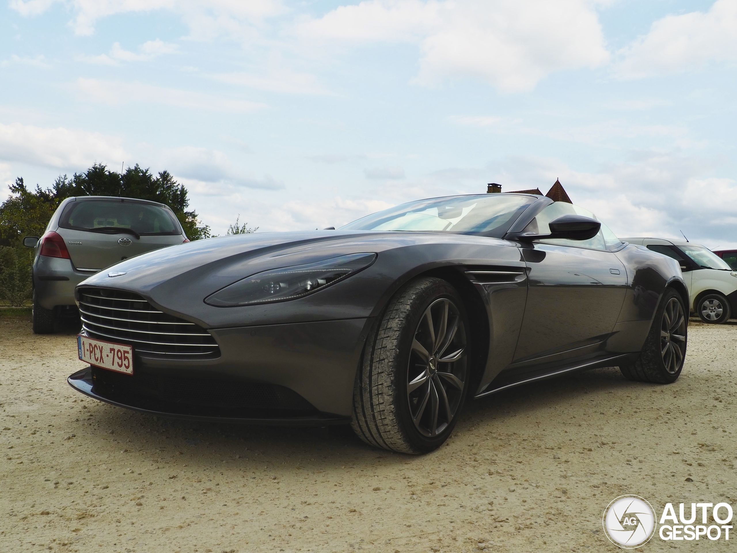 Aston Martin DB11 V8 Volante