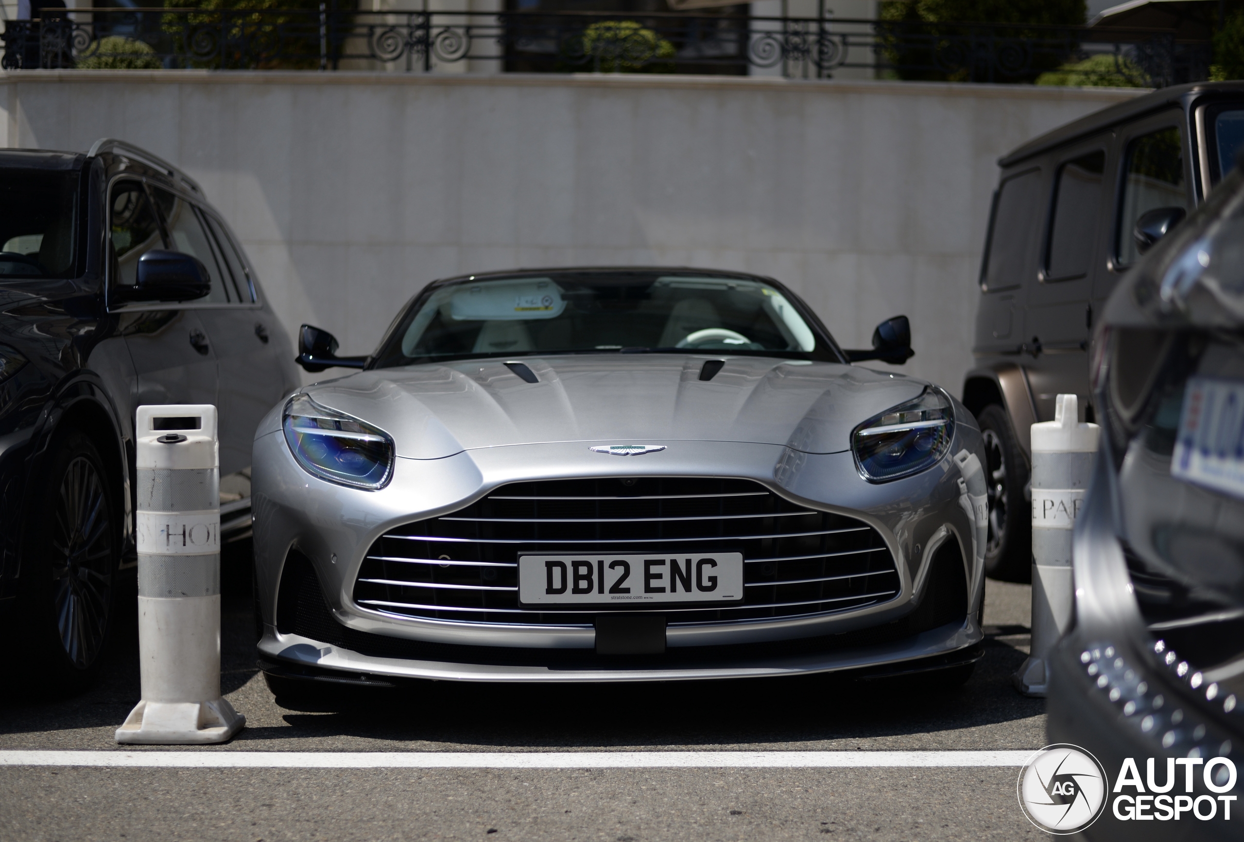 Aston Martin DB12