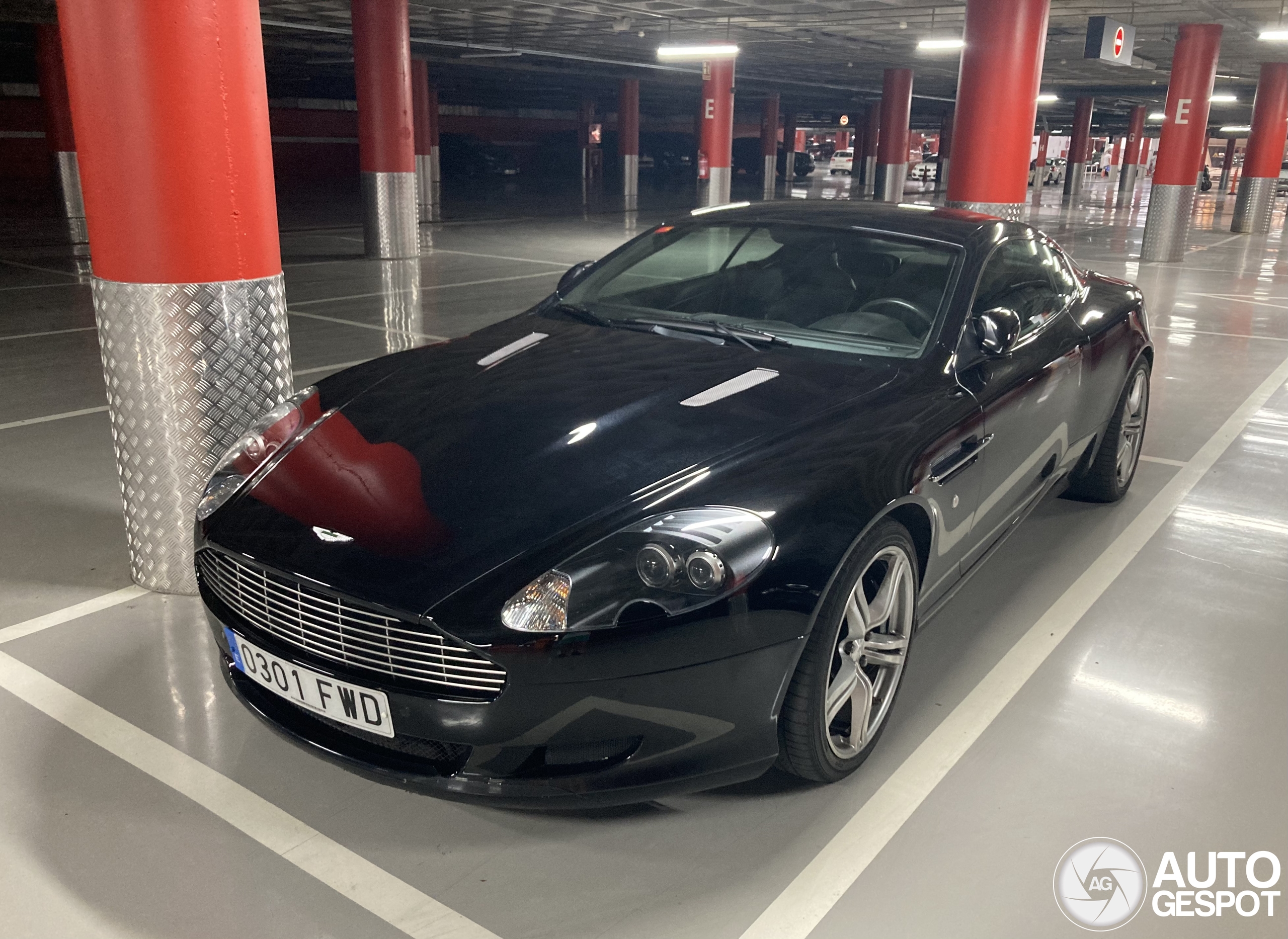 Aston Martin DB9