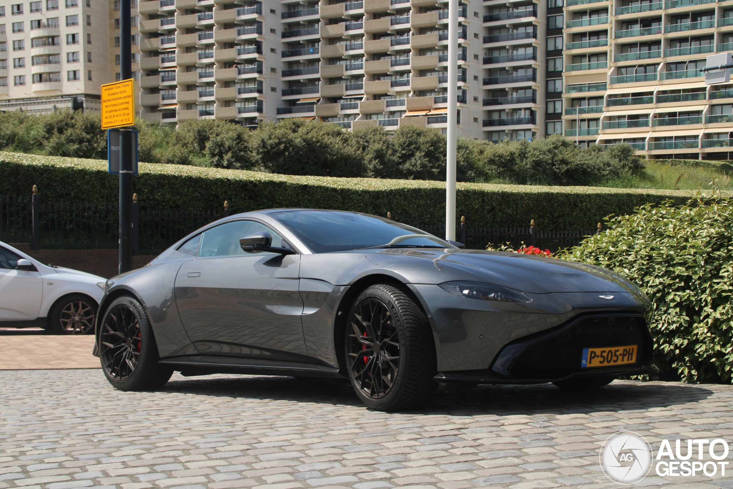 Aston Martin V8 Vantage 2018