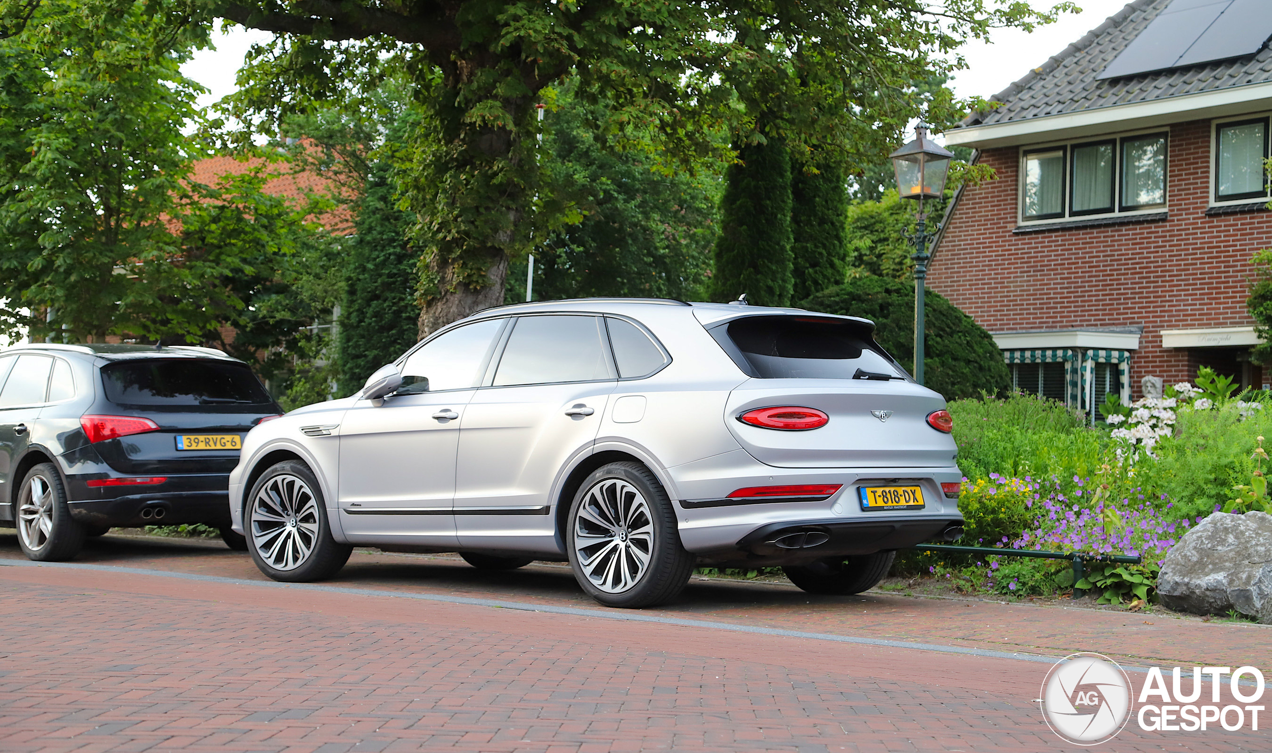 Bentley Bentayga Hybrid Azure