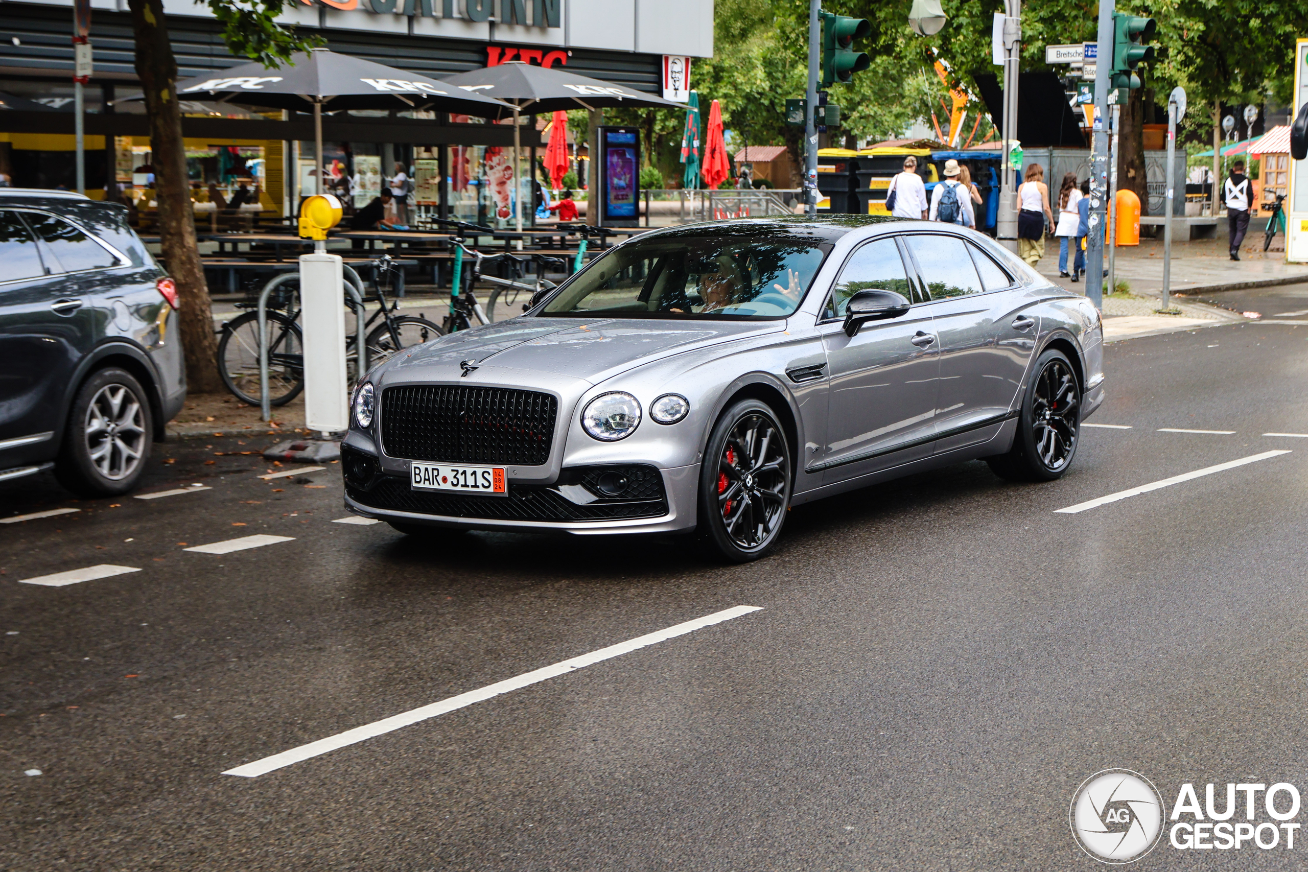 Bentley Flying Spur Hybrid S