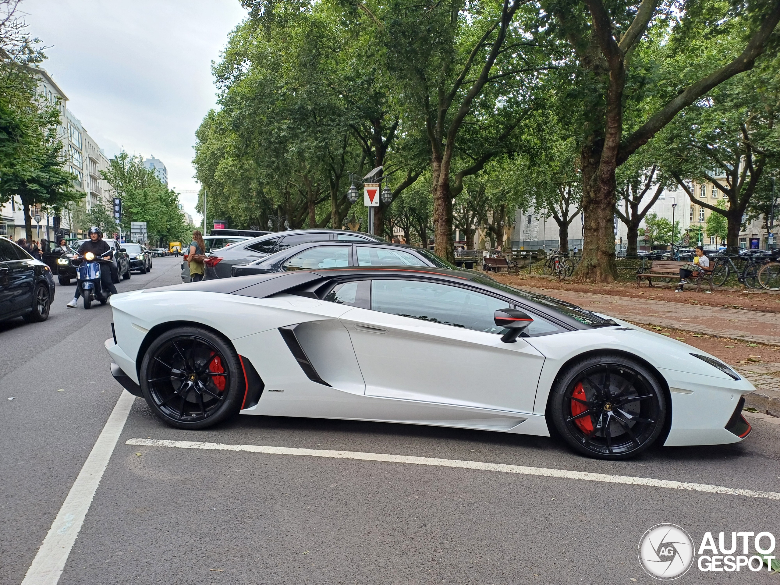 Lamborghini Aventador LP700-4 Pirelli Edition