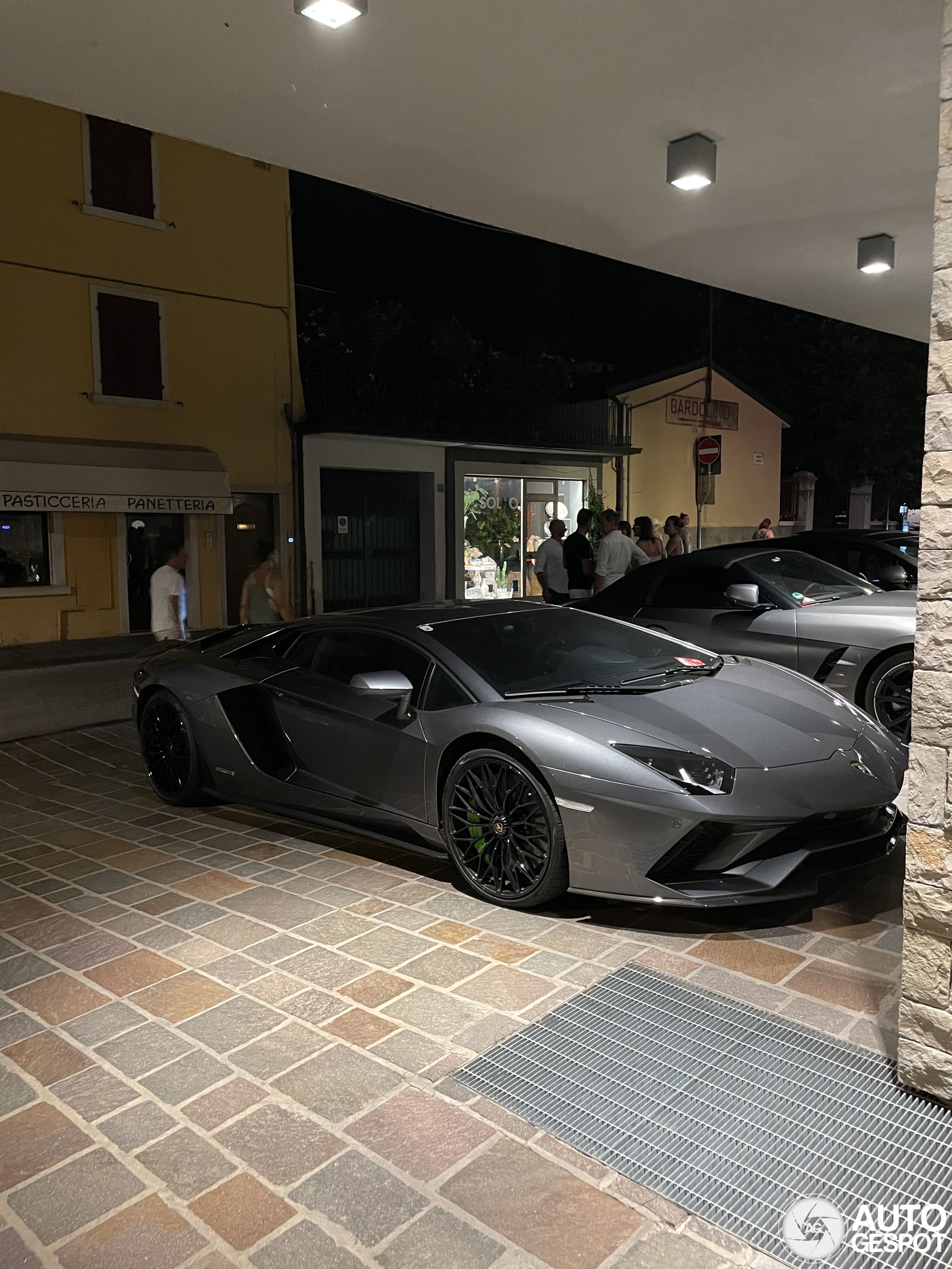 Lamborghini Aventador S LP740-4