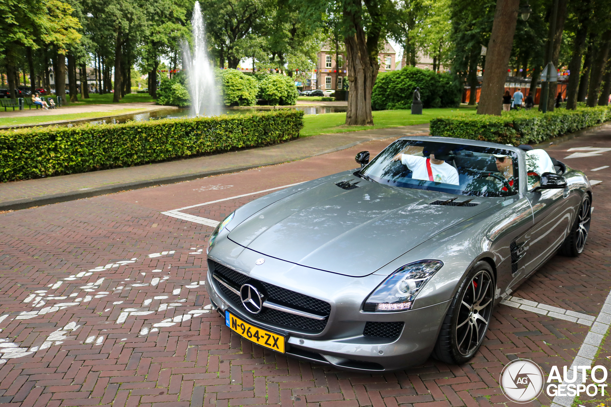 Mercedes-Benz SLS AMG GT Roadster