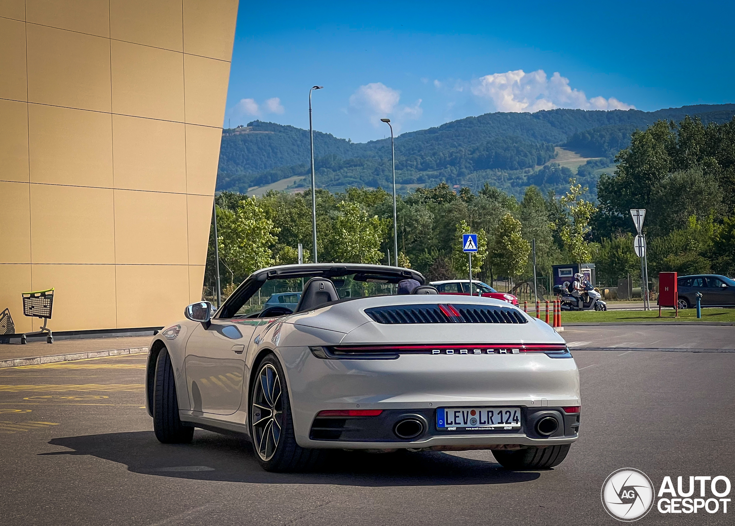 Porsche 992 Carrera 4S Cabriolet