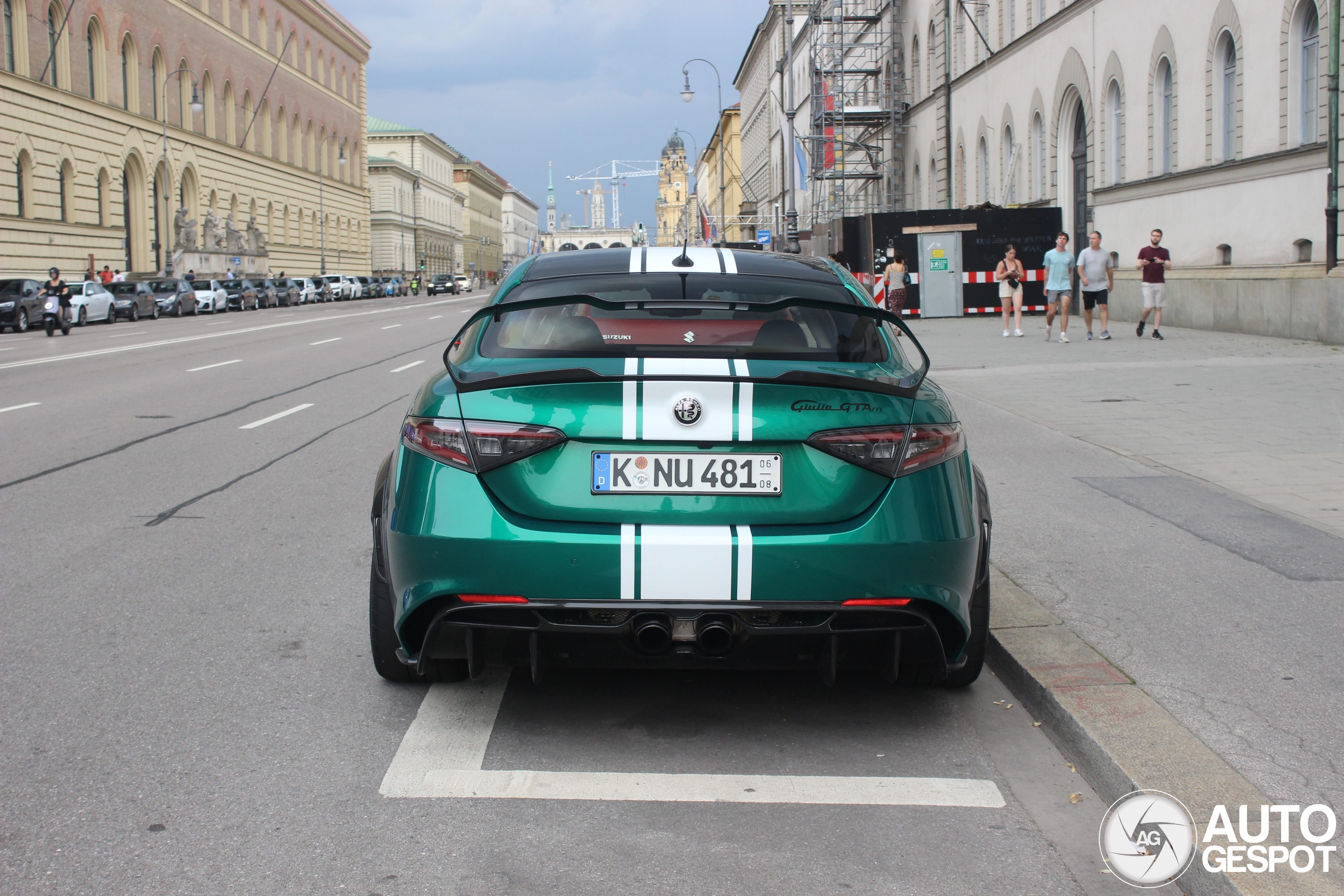 Alfa Romeo eigenaar heeft maar kort plezier van zijn speeltje