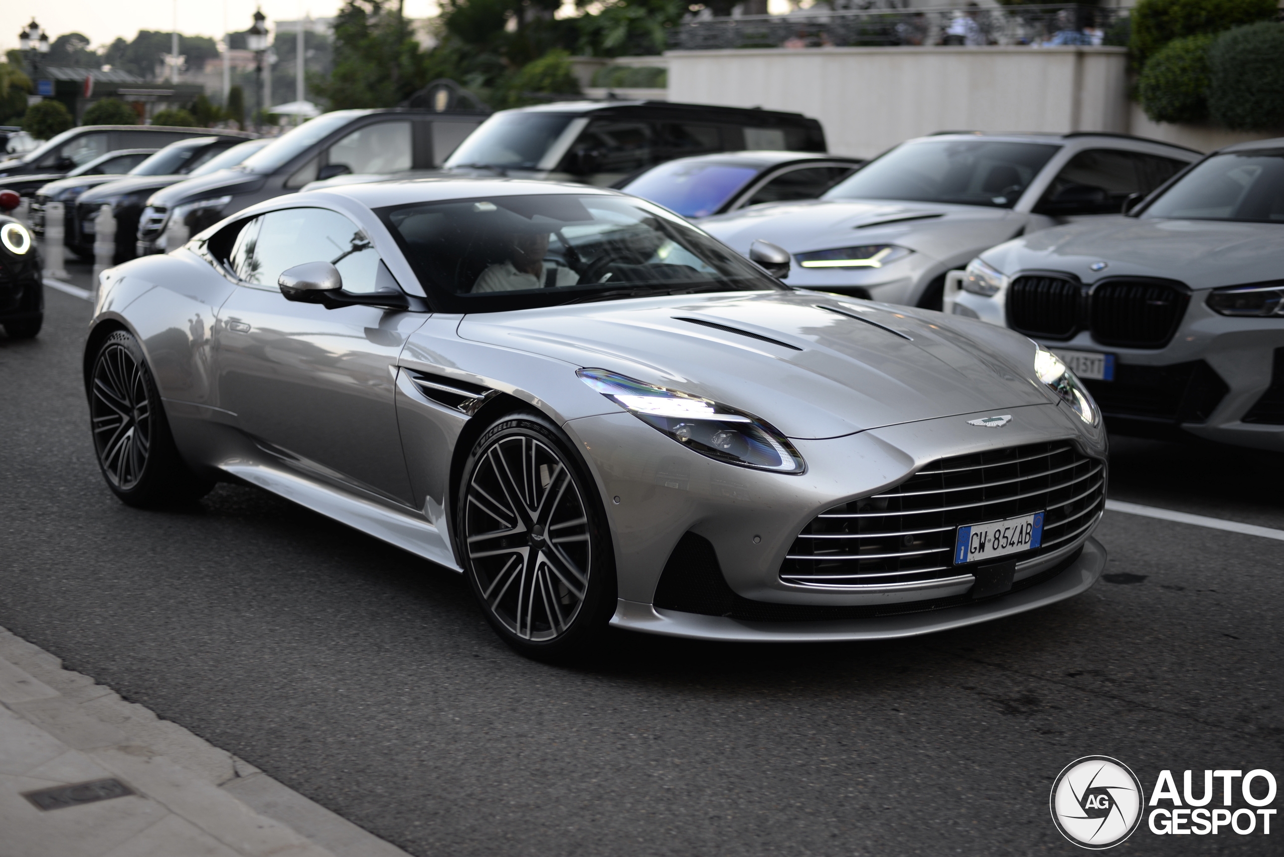 Aston Martin DB12