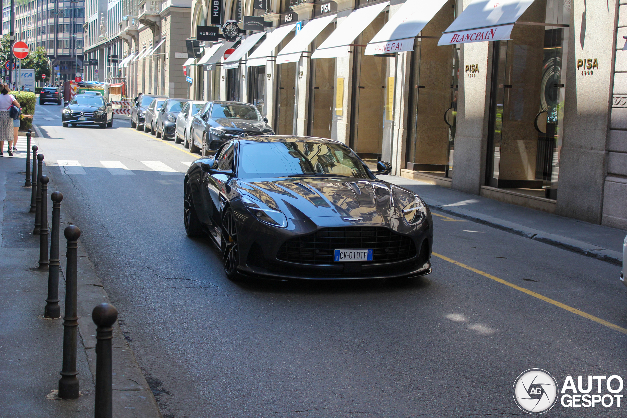 Aston Martin DB12