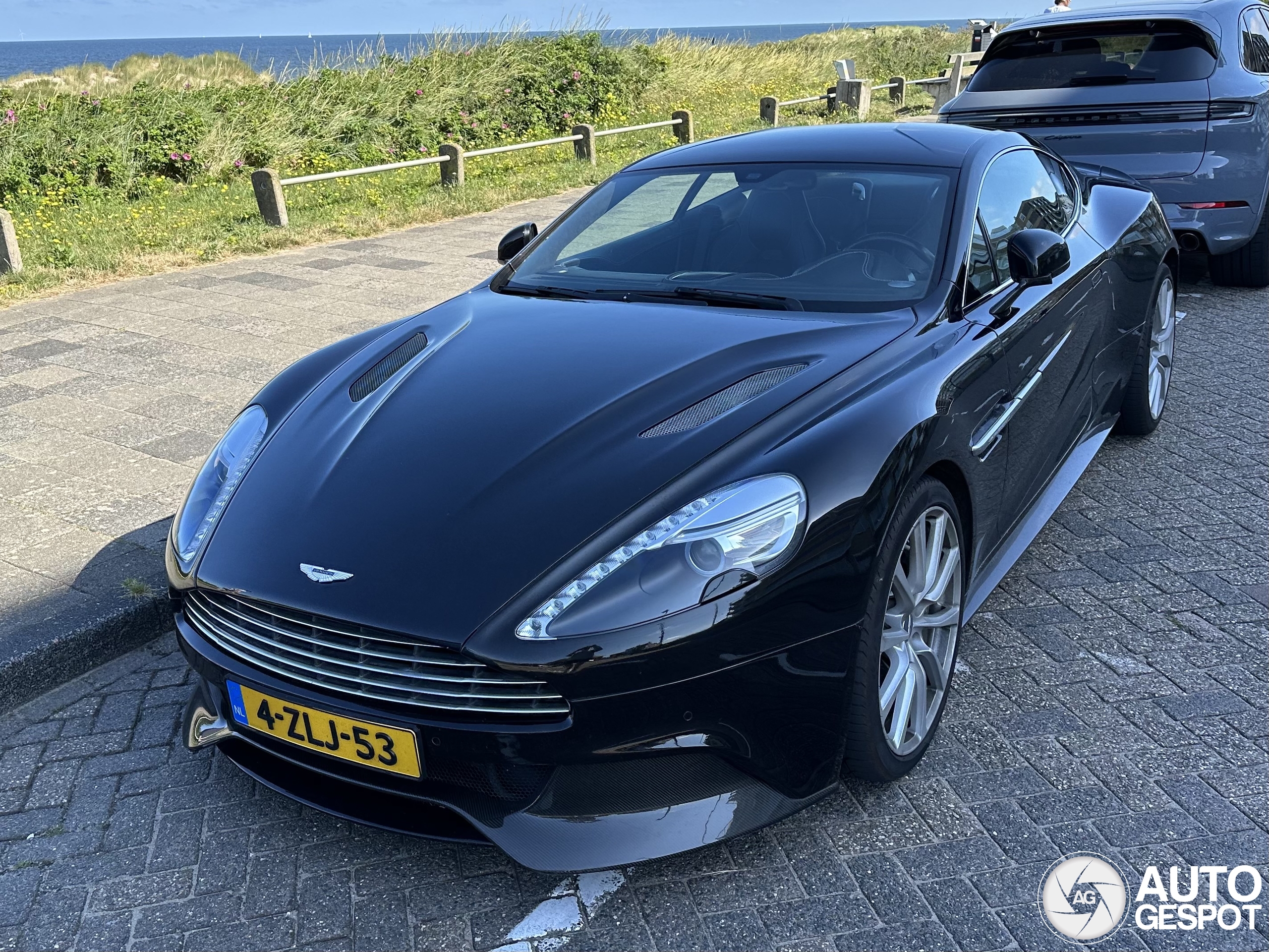 Aston Martin Vanquish 2013