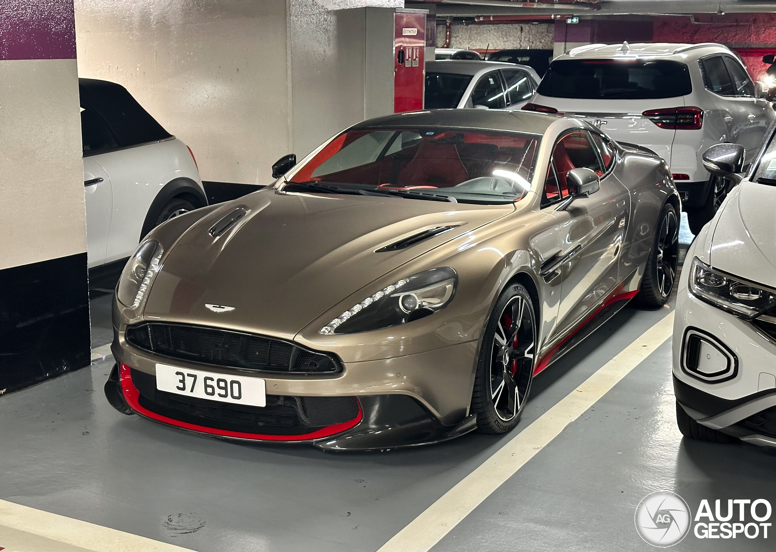 Aston Martin Vanquish S 2017 Ultimate Edition