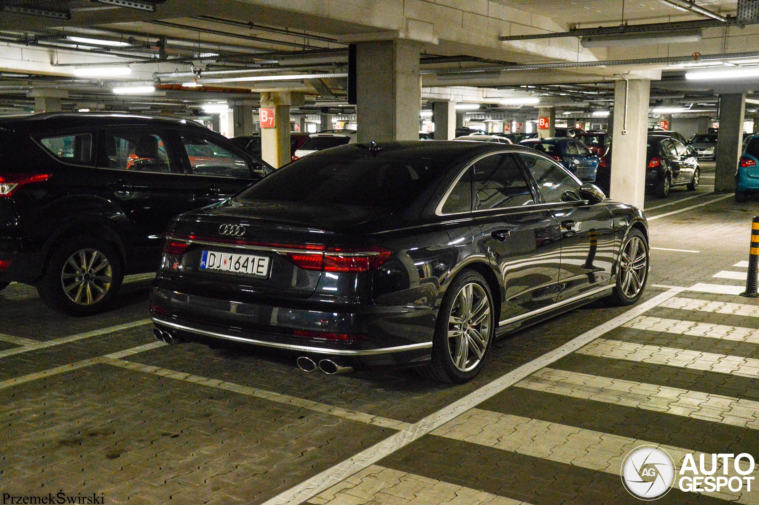 Audi S8 D5