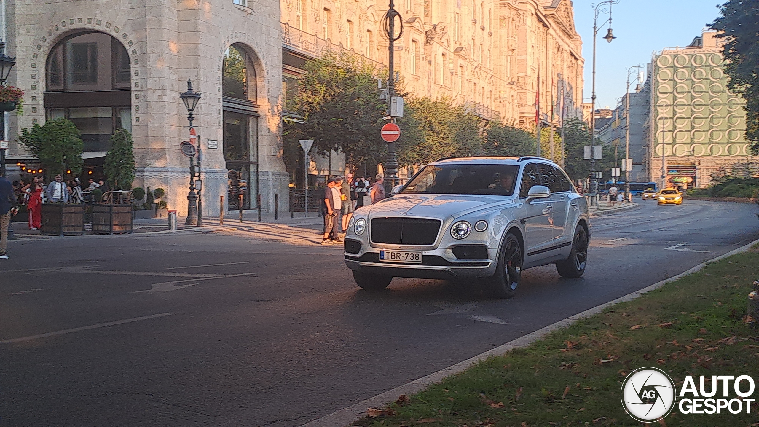 Bentley Bentayga V8