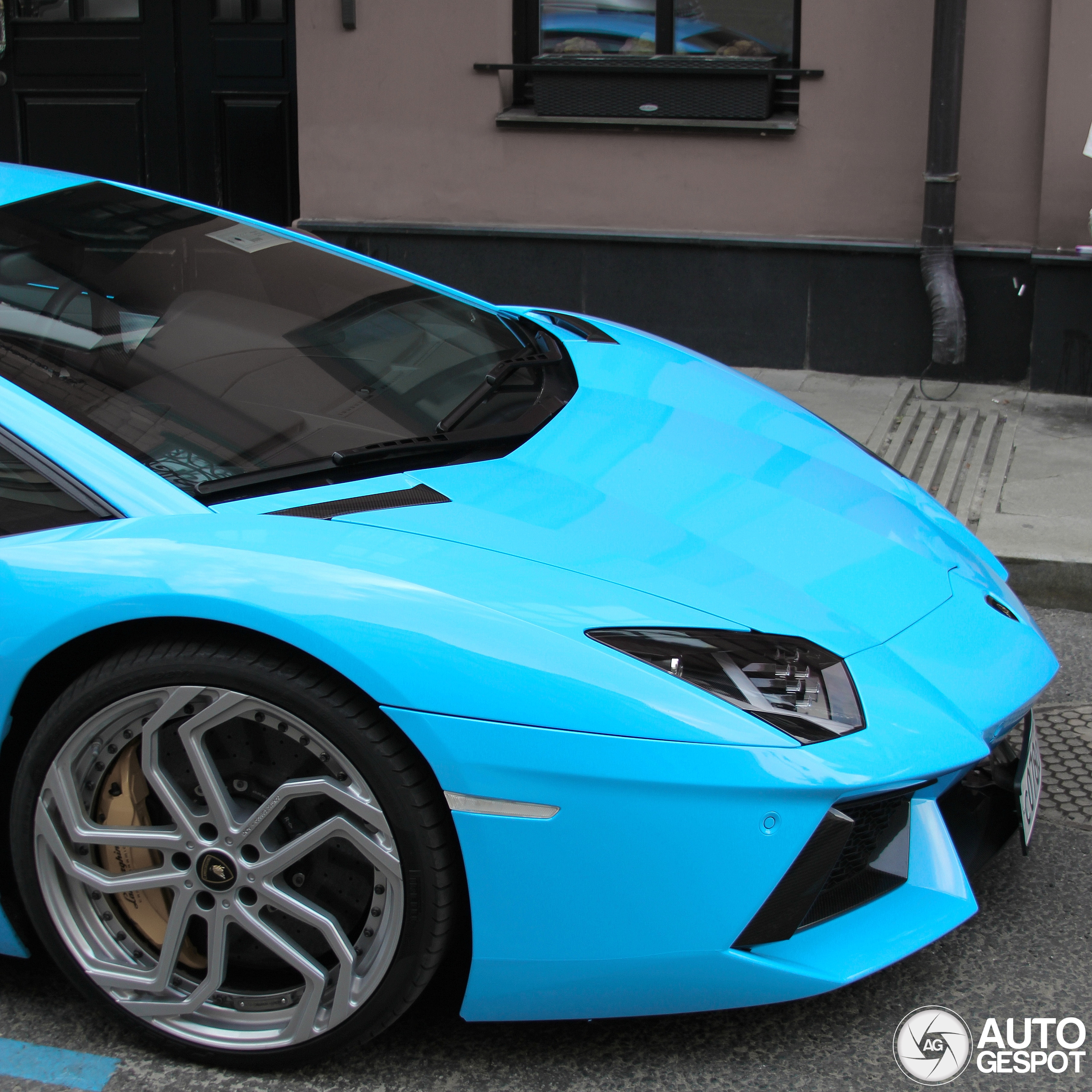 Lamborghini Aventador LP700-4