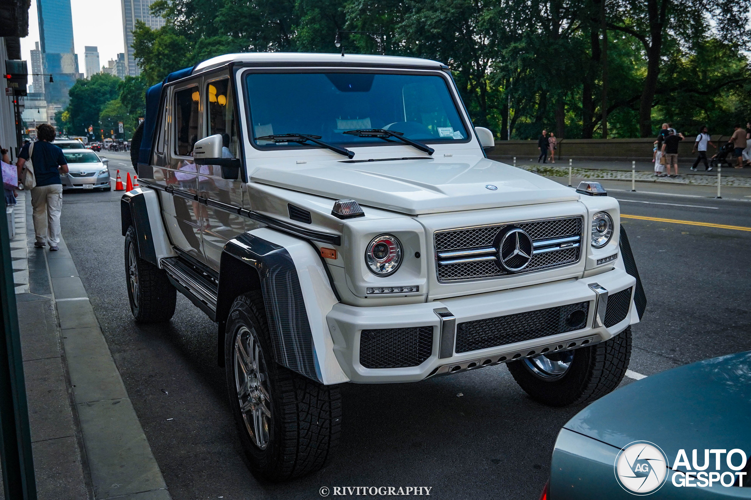 In de betonnen jungle met de Mercedes-Maybach G 650 Landaulet