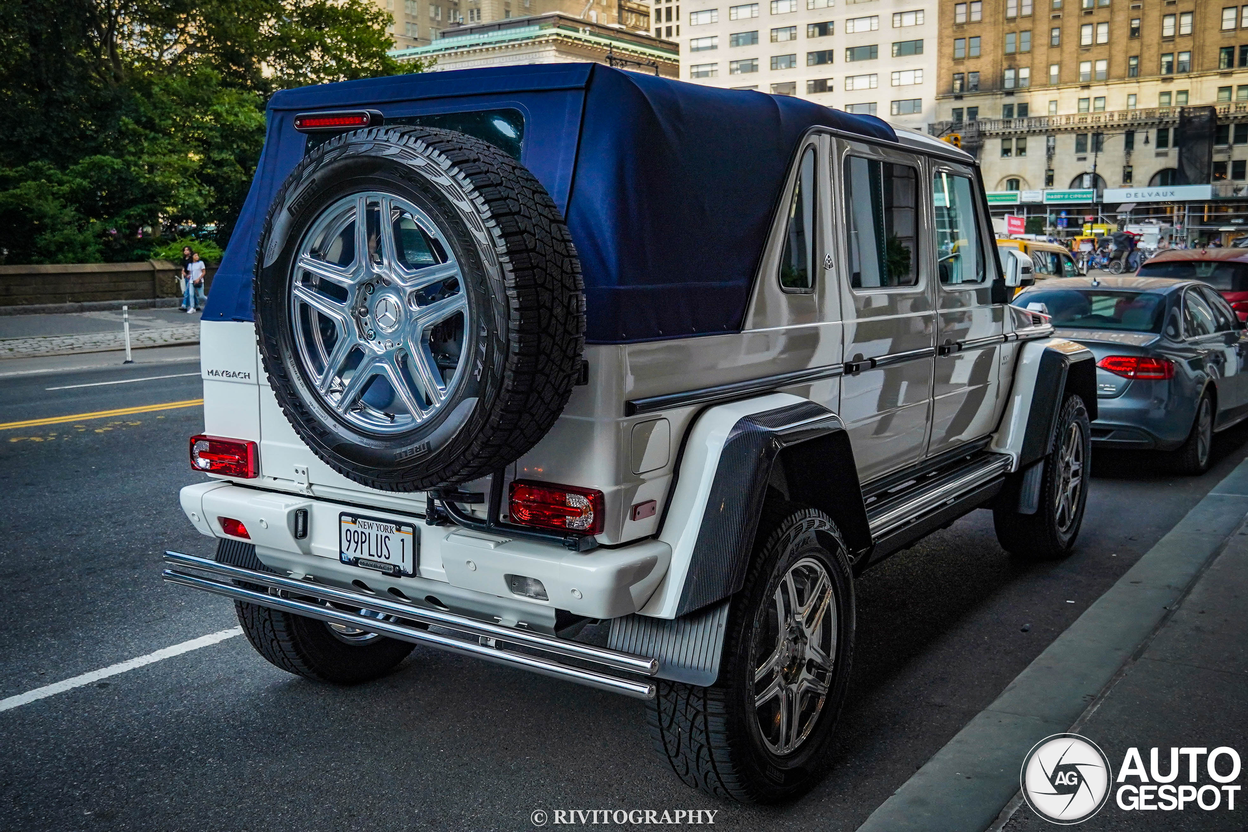 In de betonnen jungle met de Mercedes-Maybach G 650 Landaulet