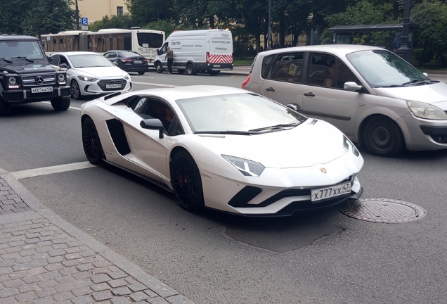 Lamborghini Aventador S LP740-4