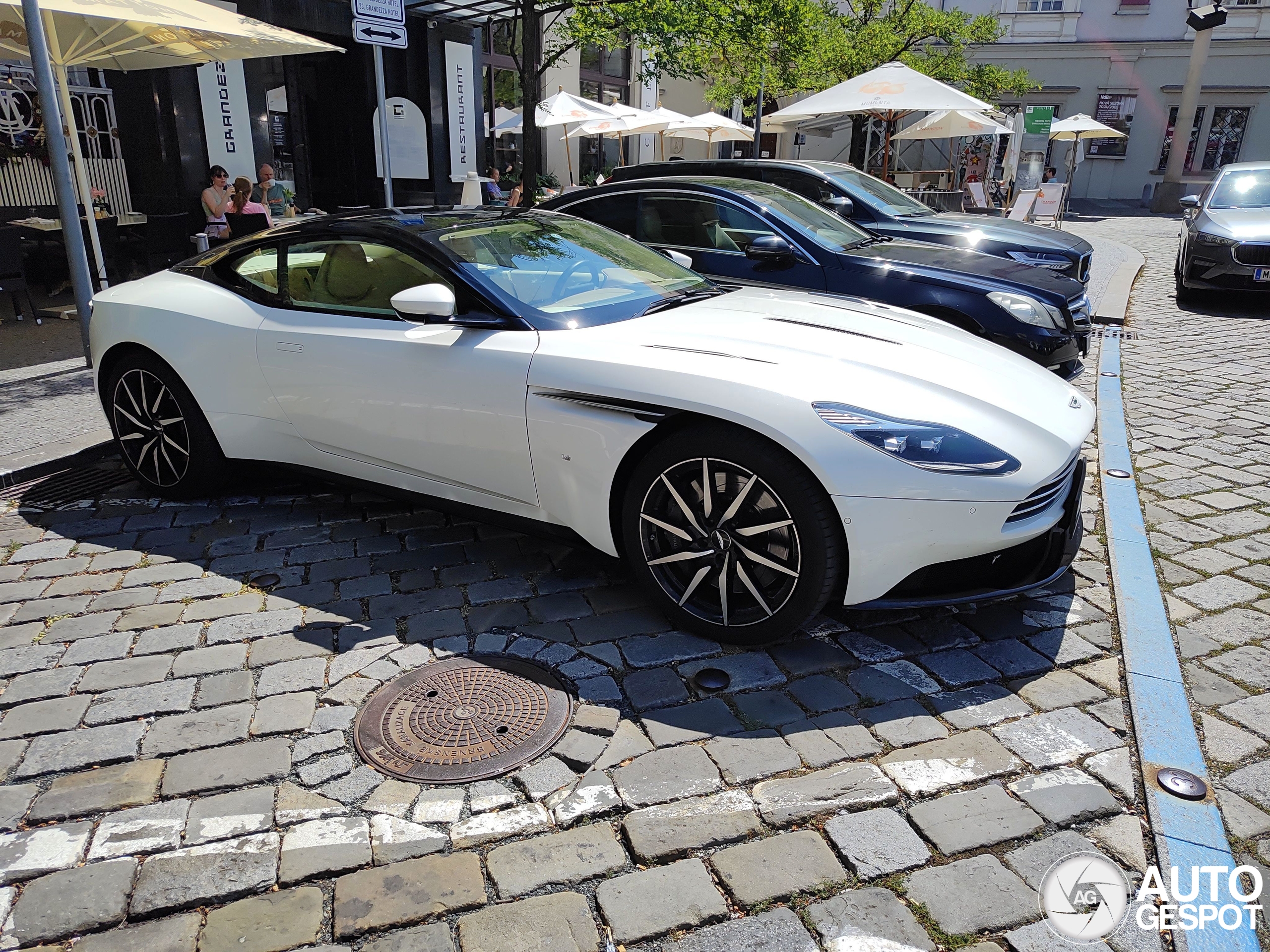 Aston Martin DB11