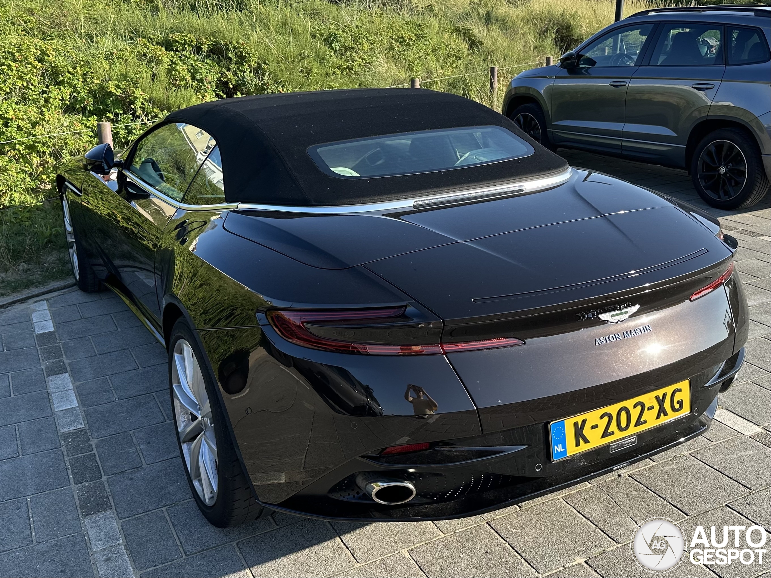 Aston Martin DB11 V8 Volante