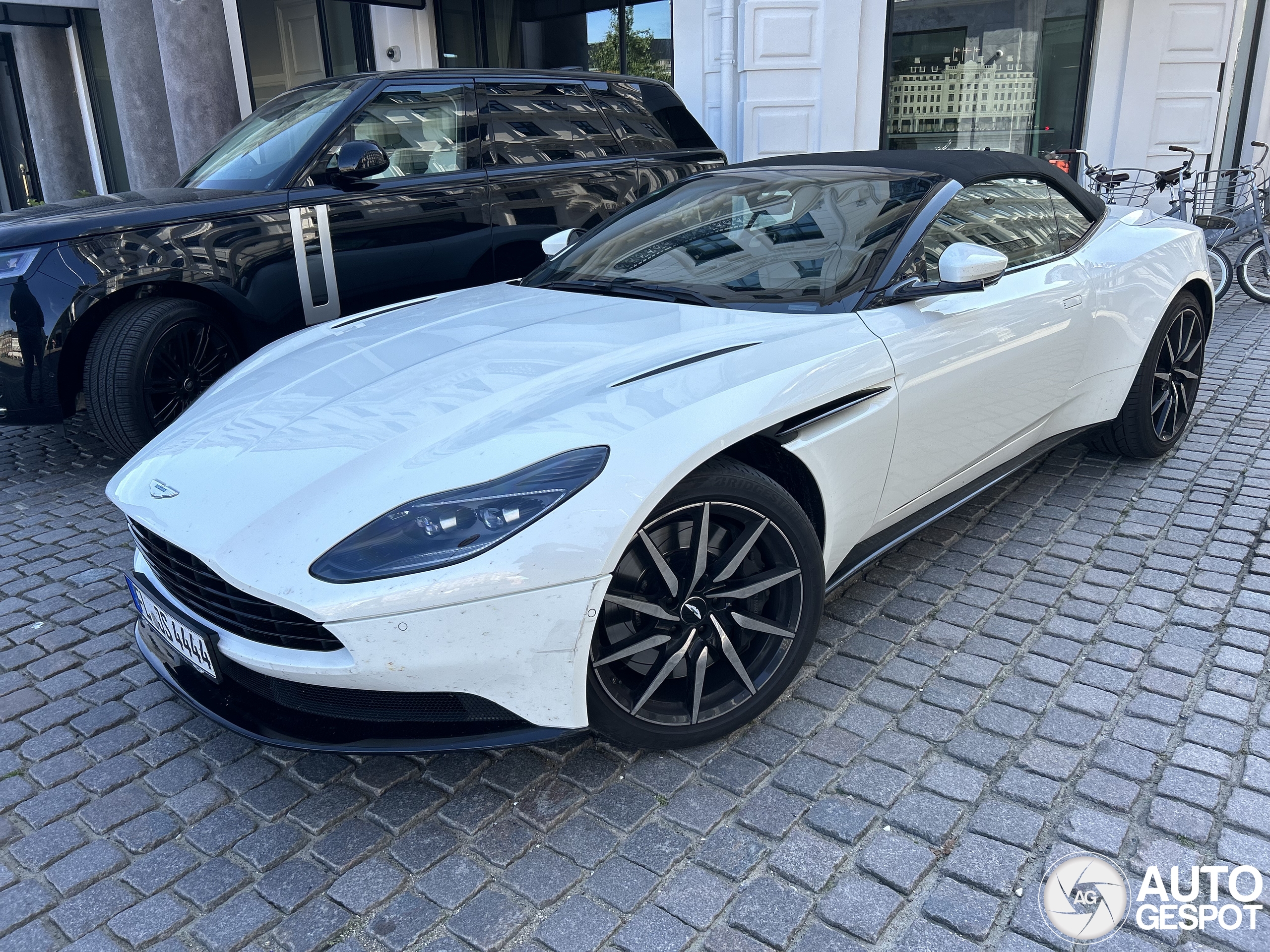 Aston Martin DB11 V8 Volante