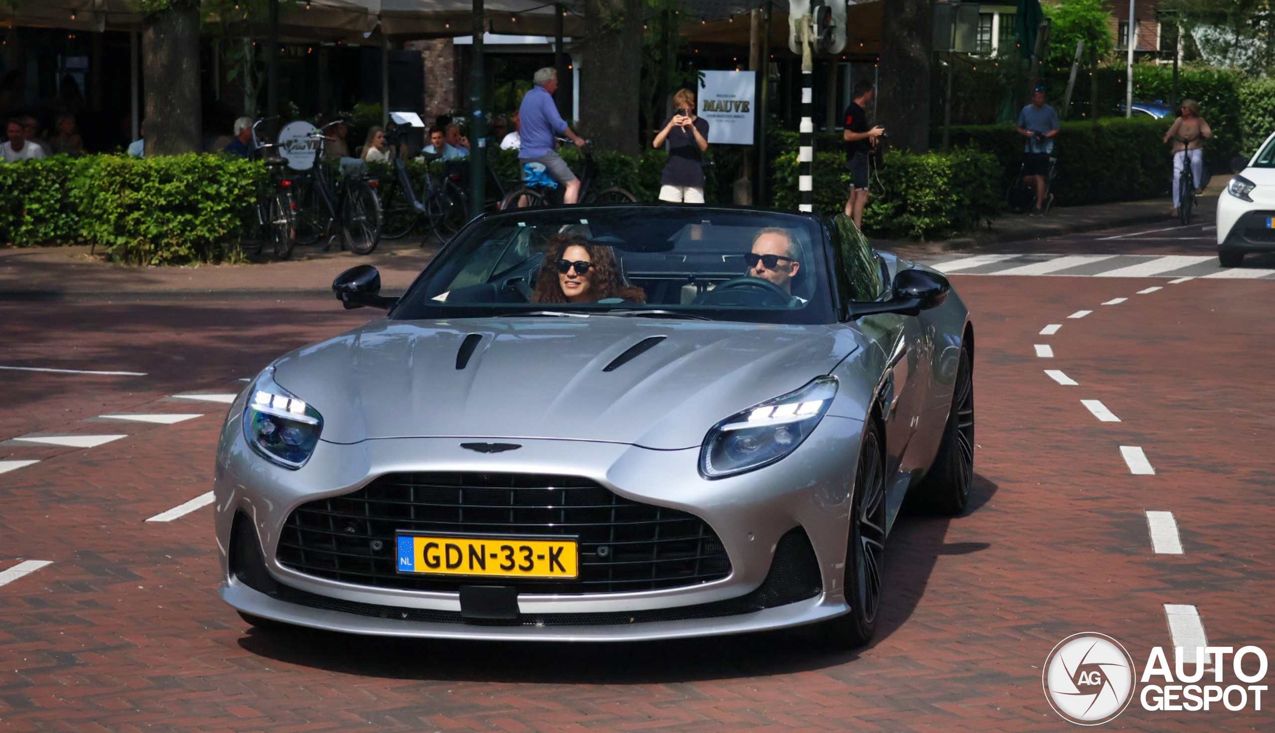 Aston Martin DB12 Volante