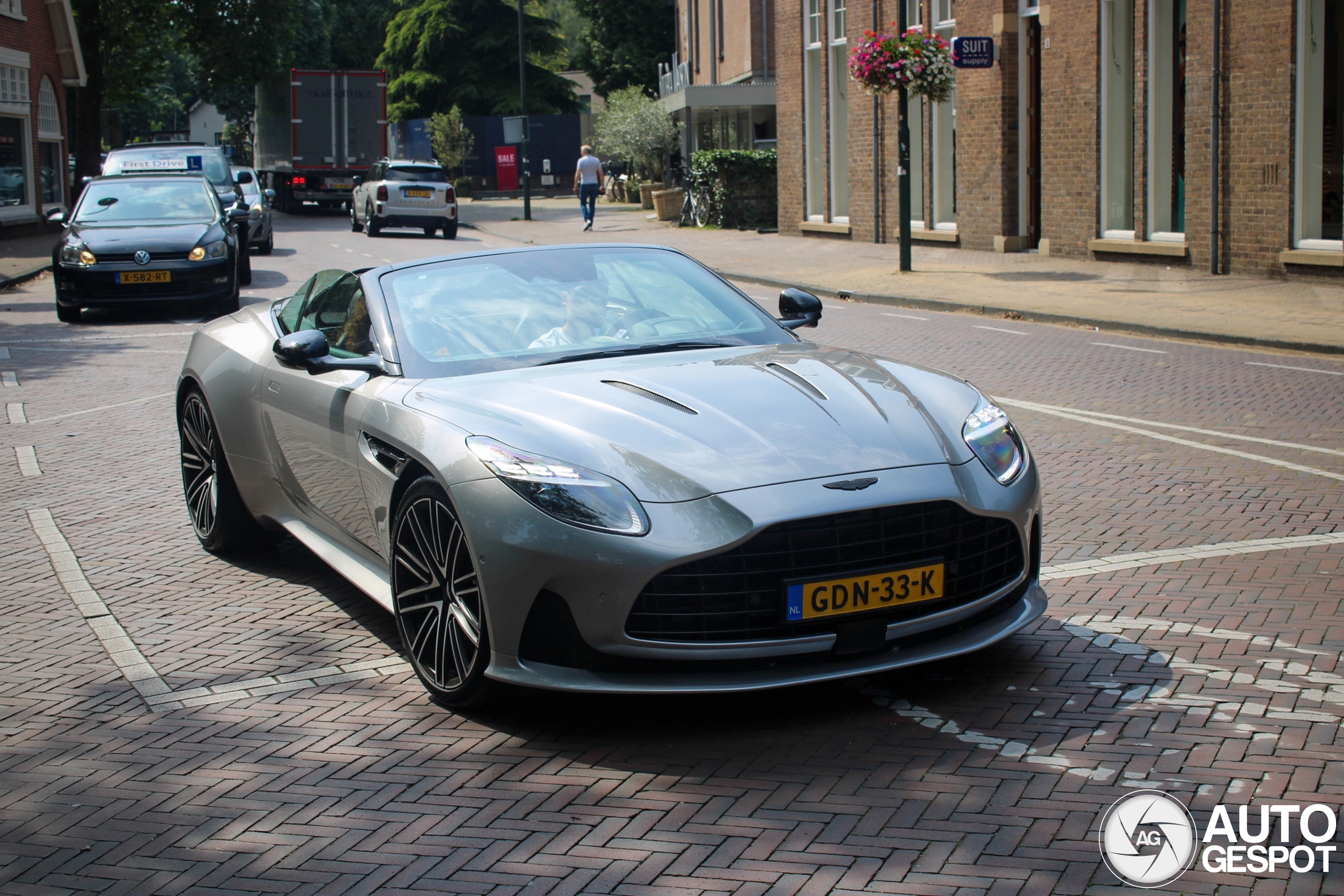 Aston Martin DB12 Volante