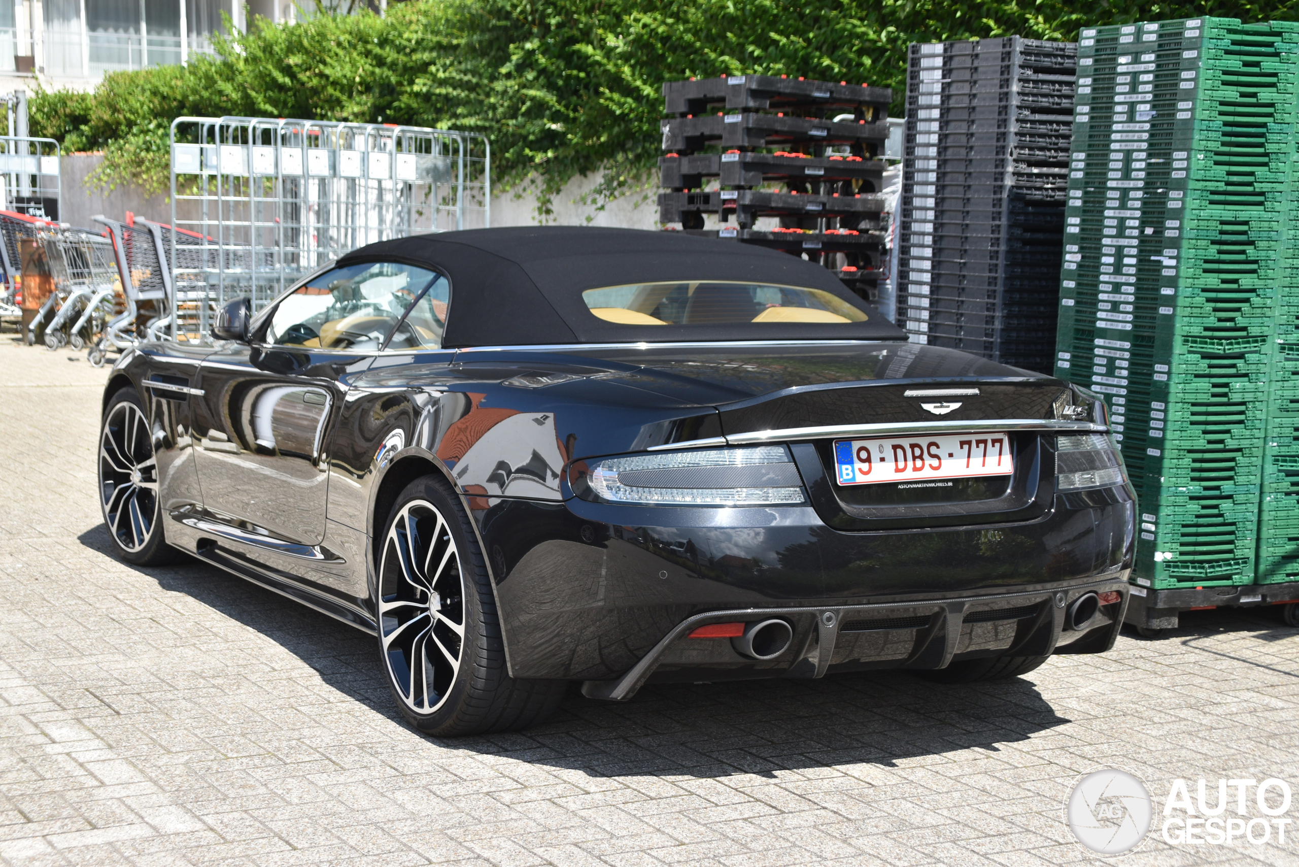 Aston Martin DBS Volante Carbon Black Edition