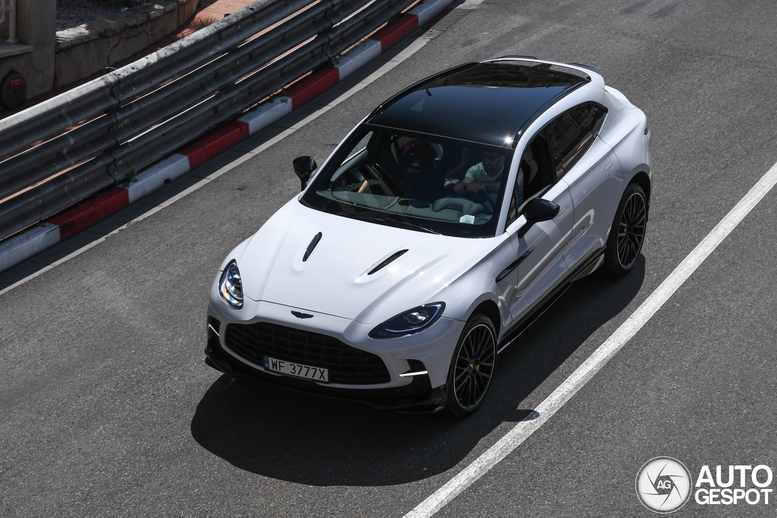 Aston Martin DBX707