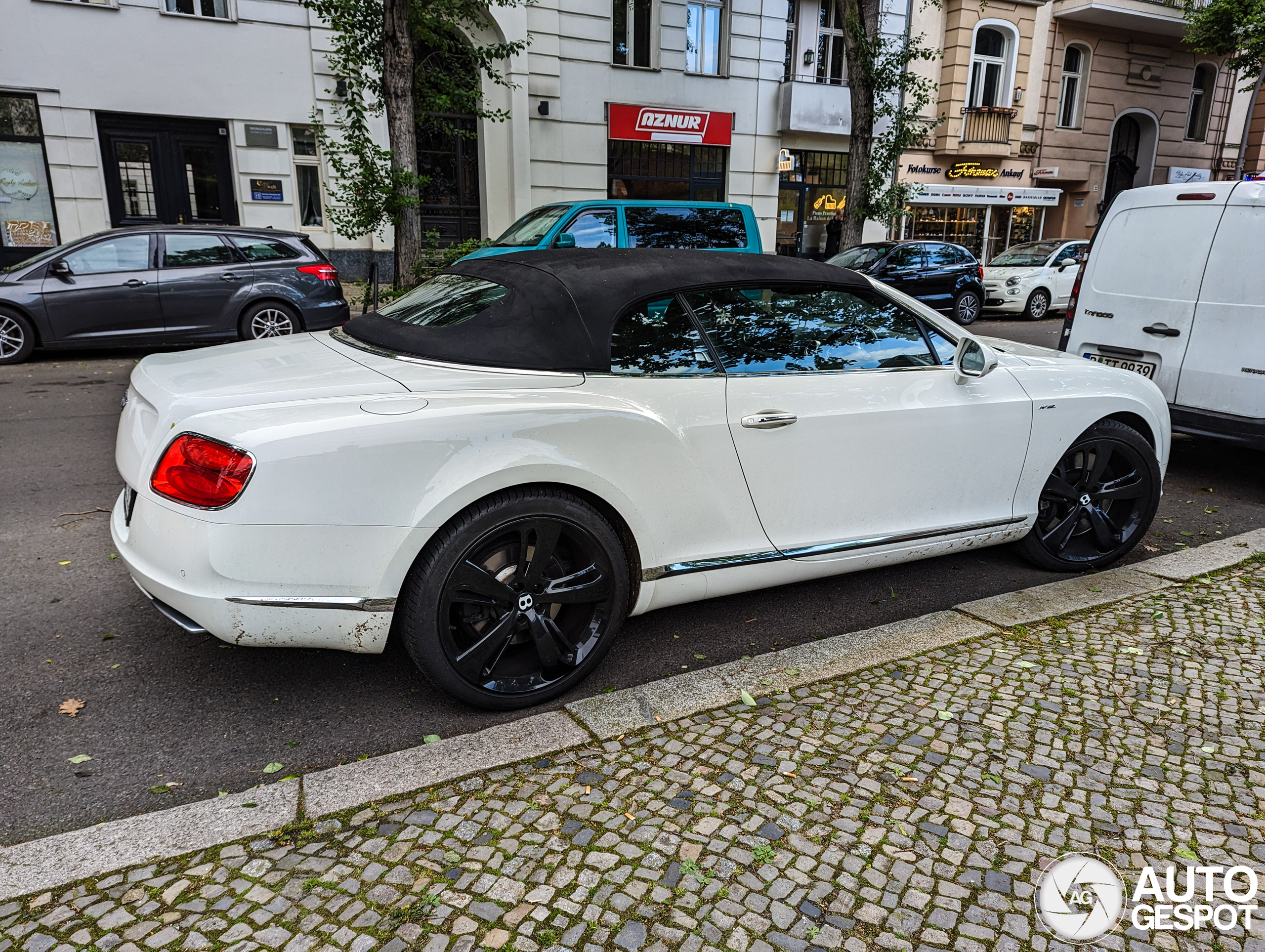 Bentley Continental GTC 2012