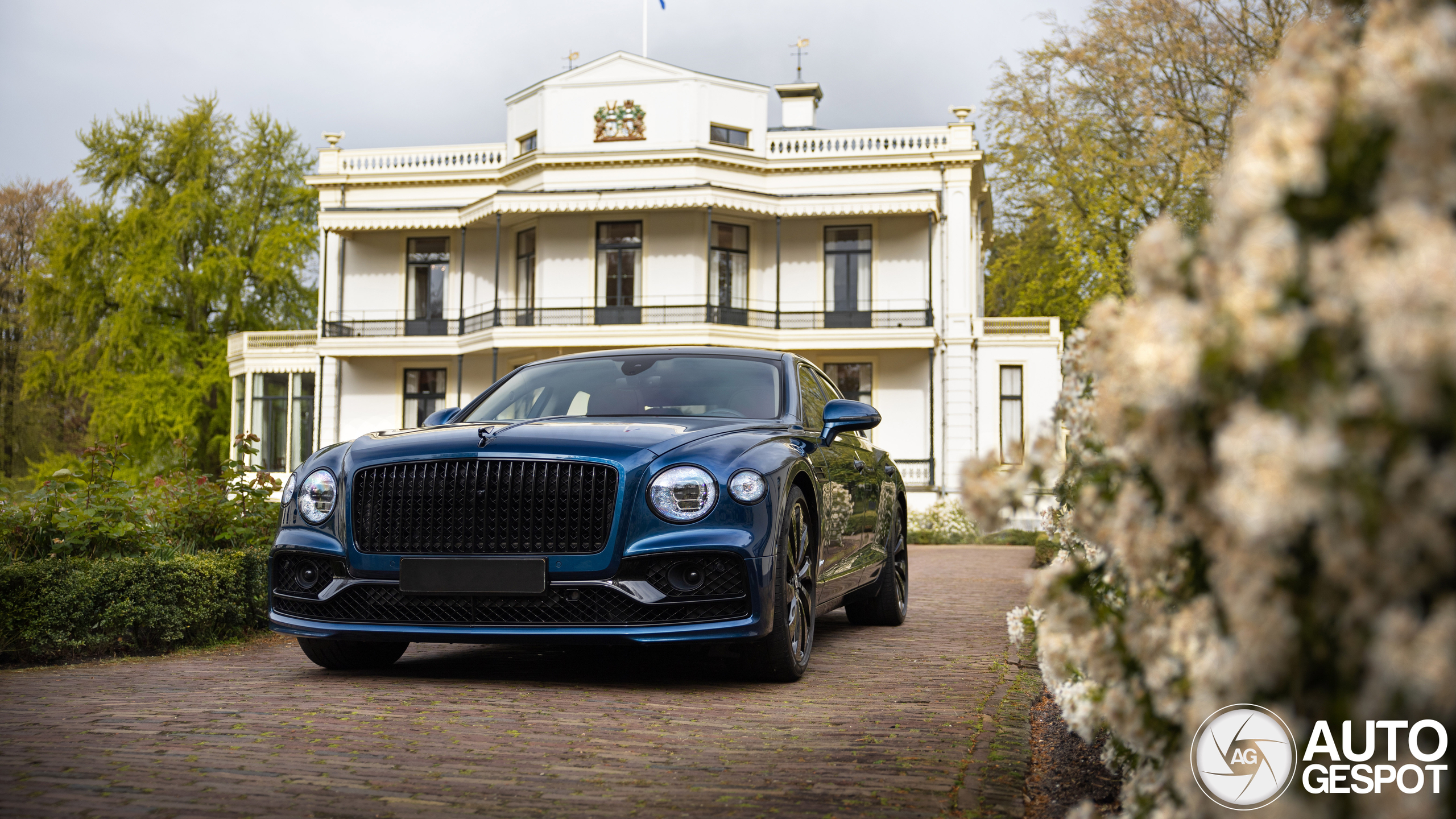 Bentley Flying Spur Hybrid