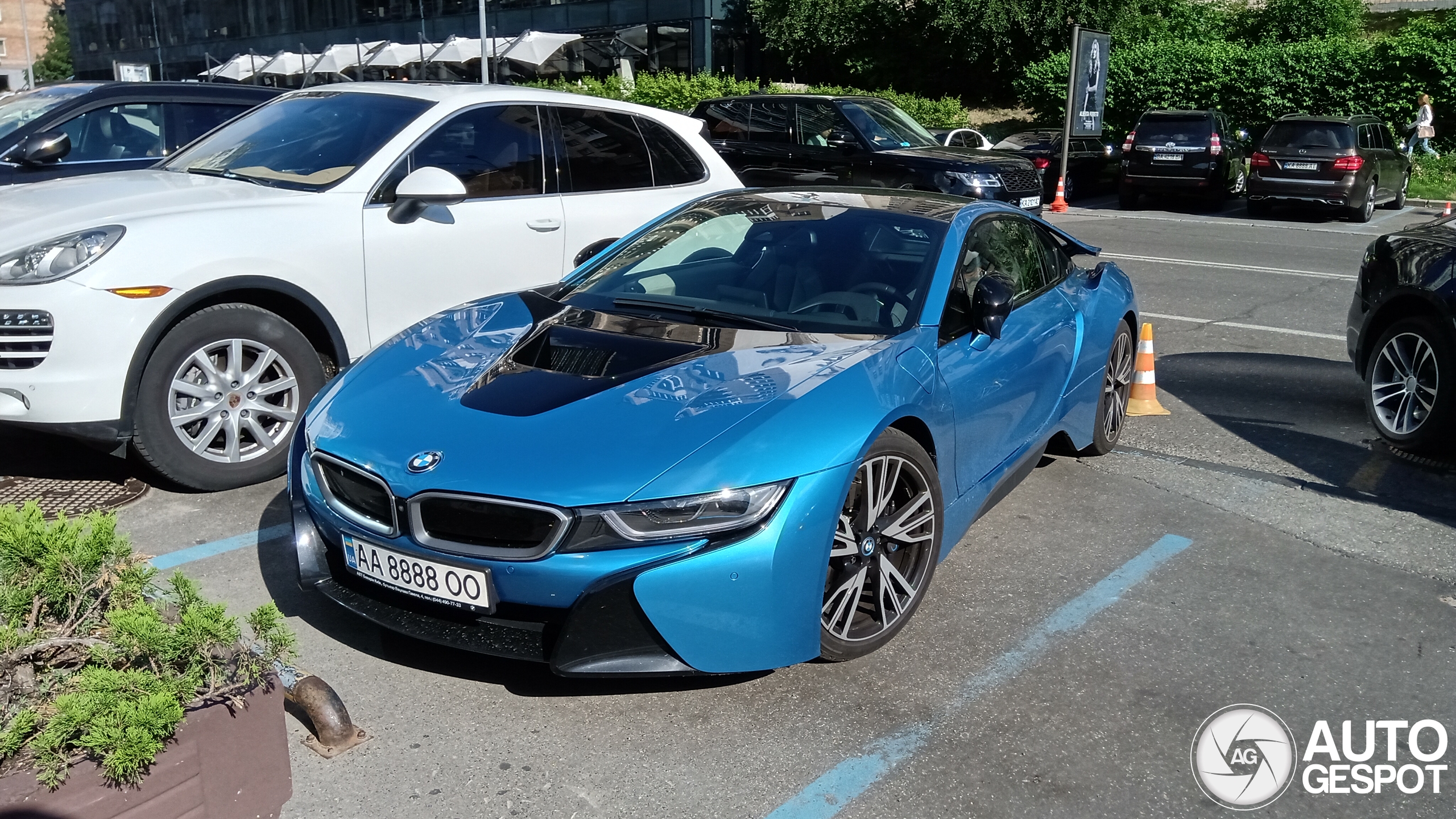 BMW I8