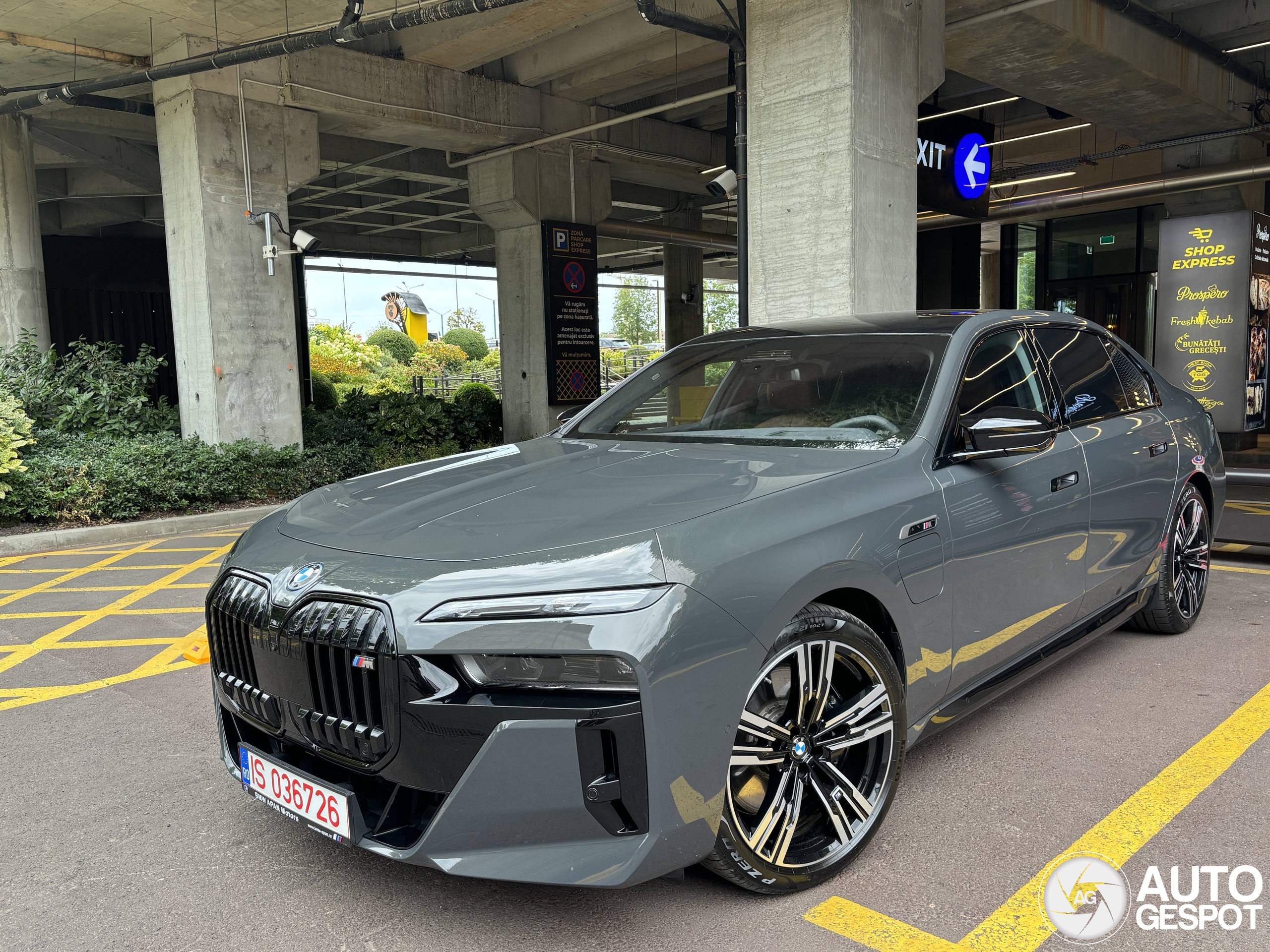 BMW M760e xDrive