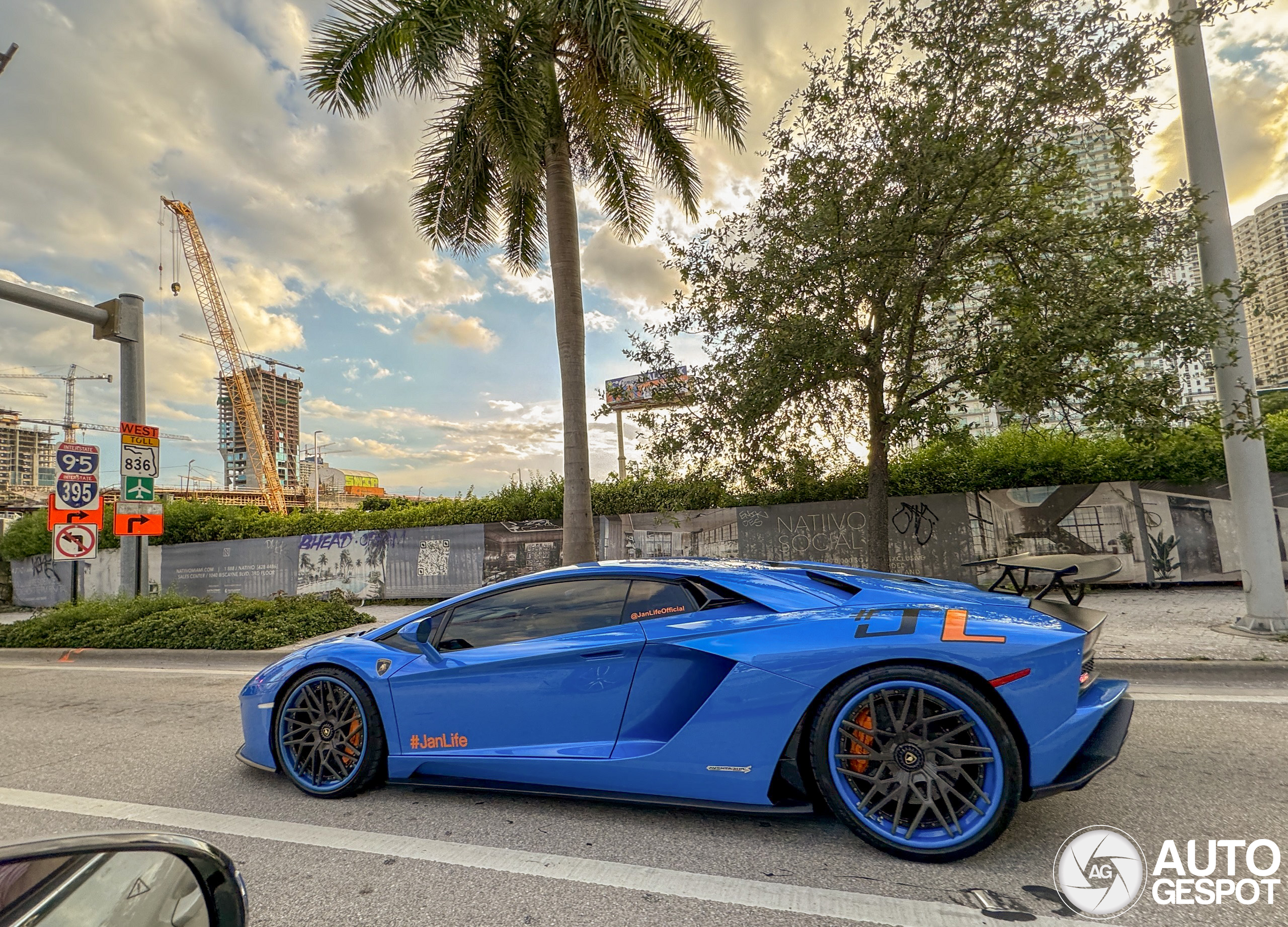 Lamborghini Aventador S LP740-4