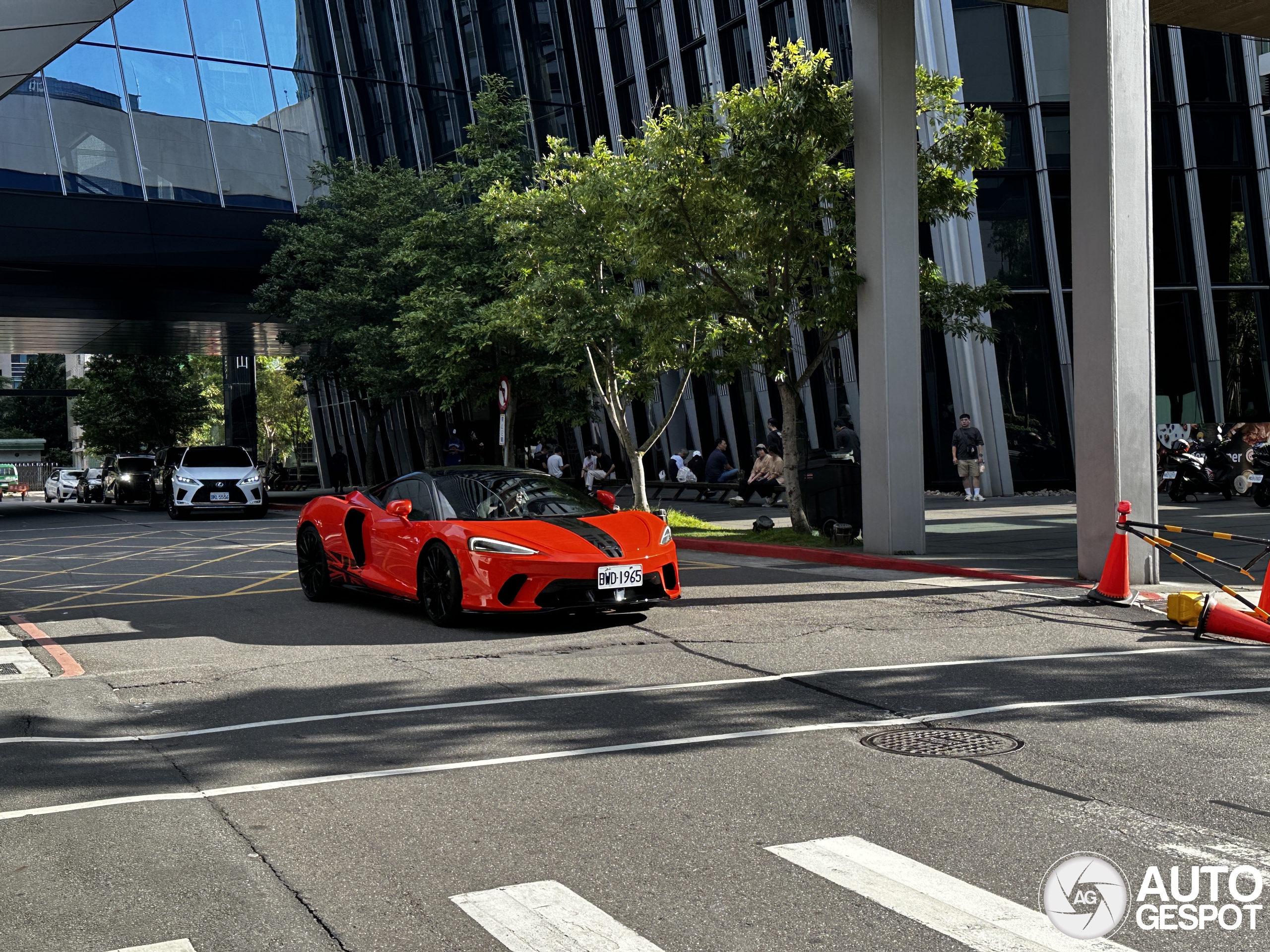 McLaren GT