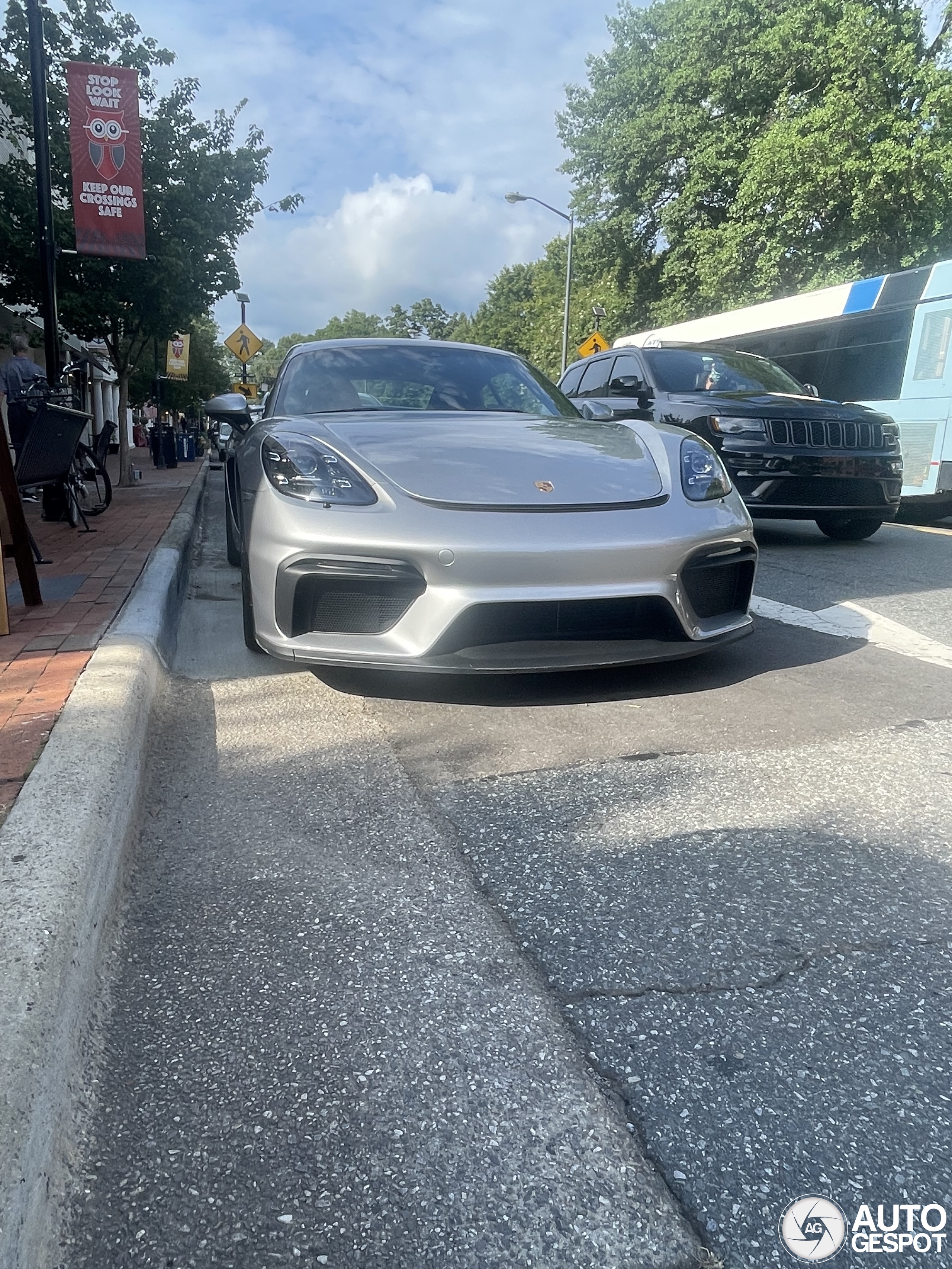 Porsche 718 Cayman GT4