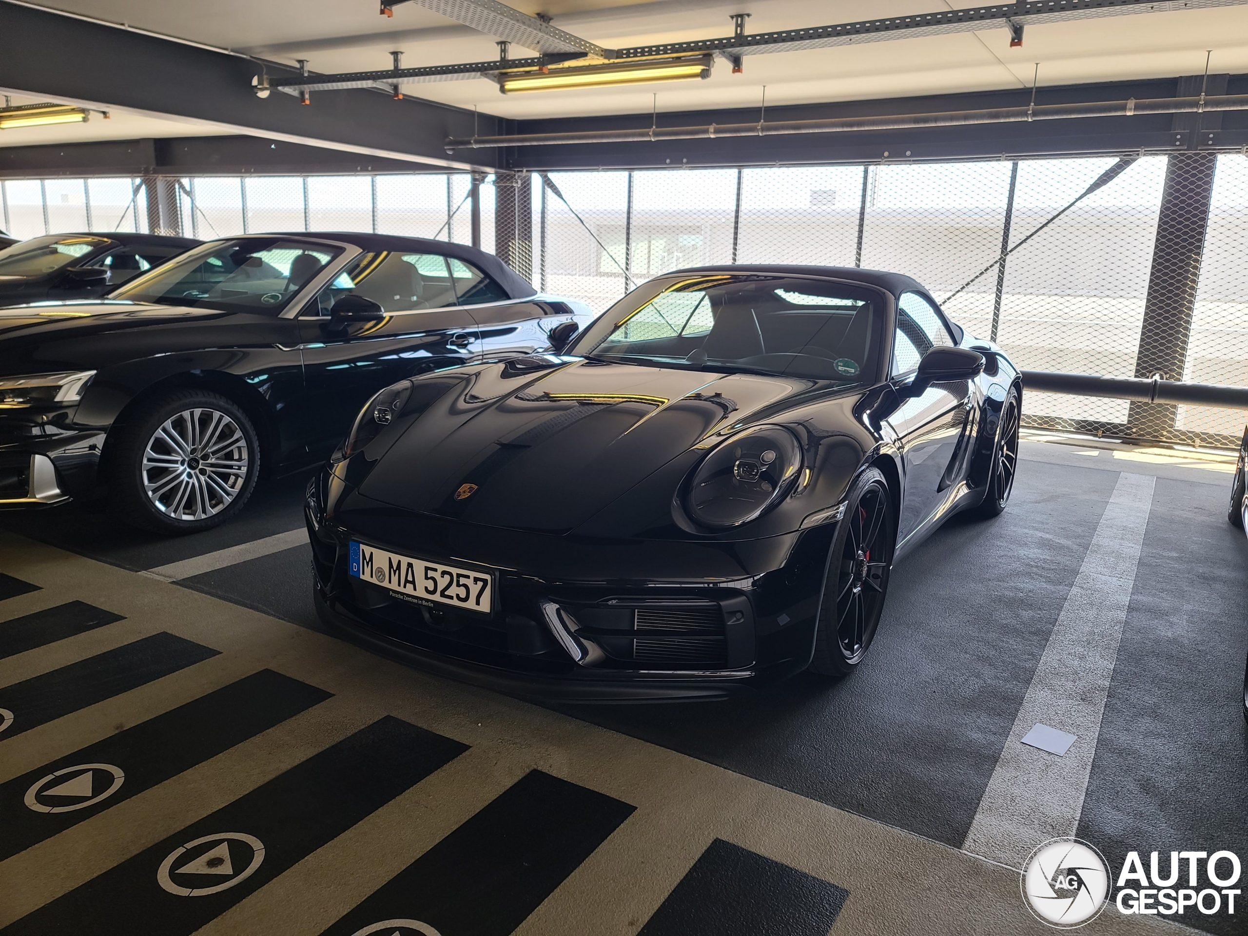 Porsche 992 Carrera 4 GTS Cabriolet