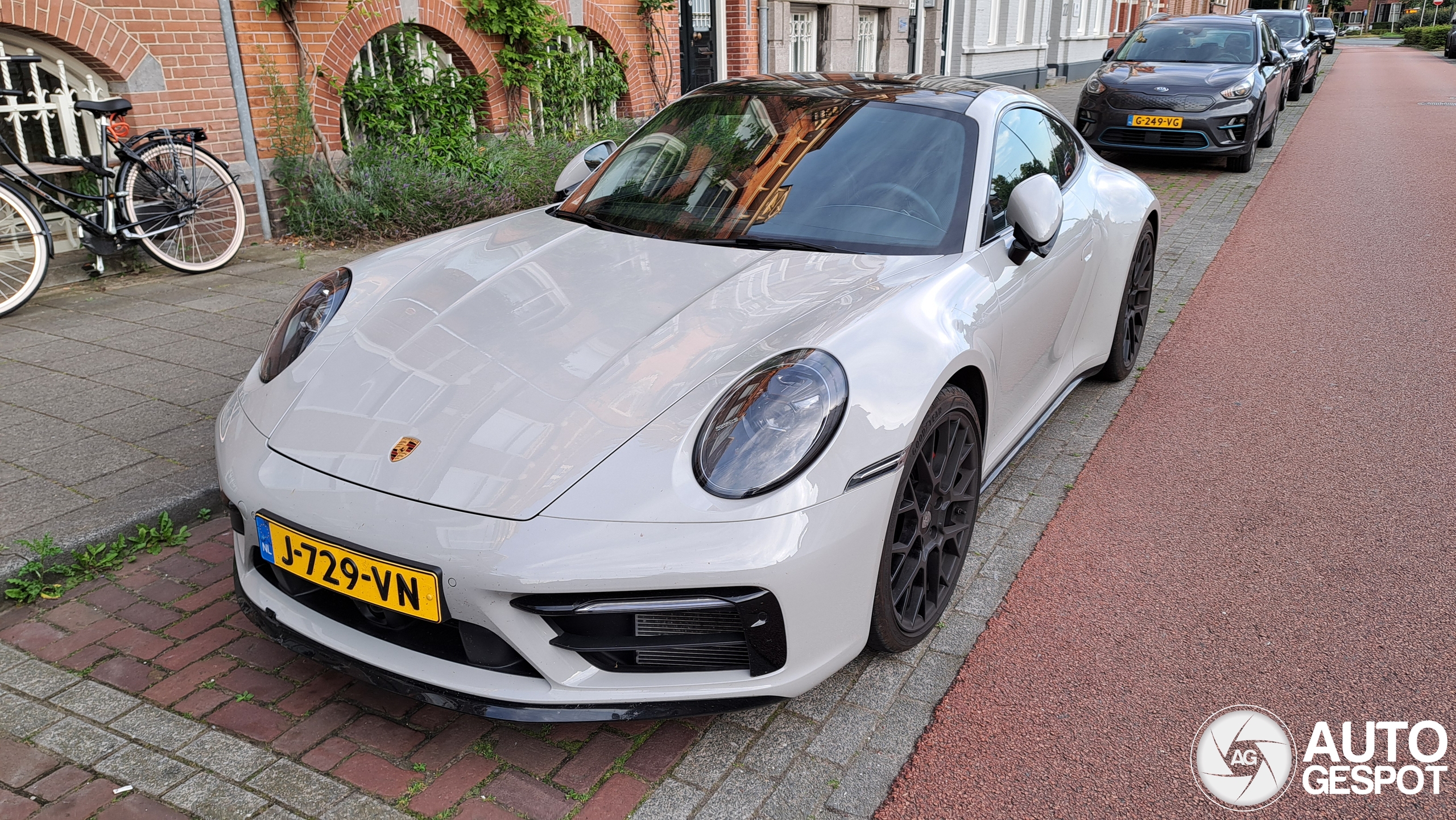 Porsche 992 Carrera 4S