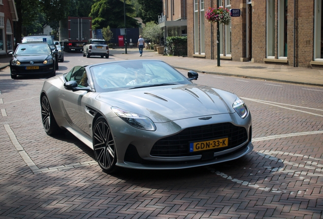 Aston Martin DB12 Volante