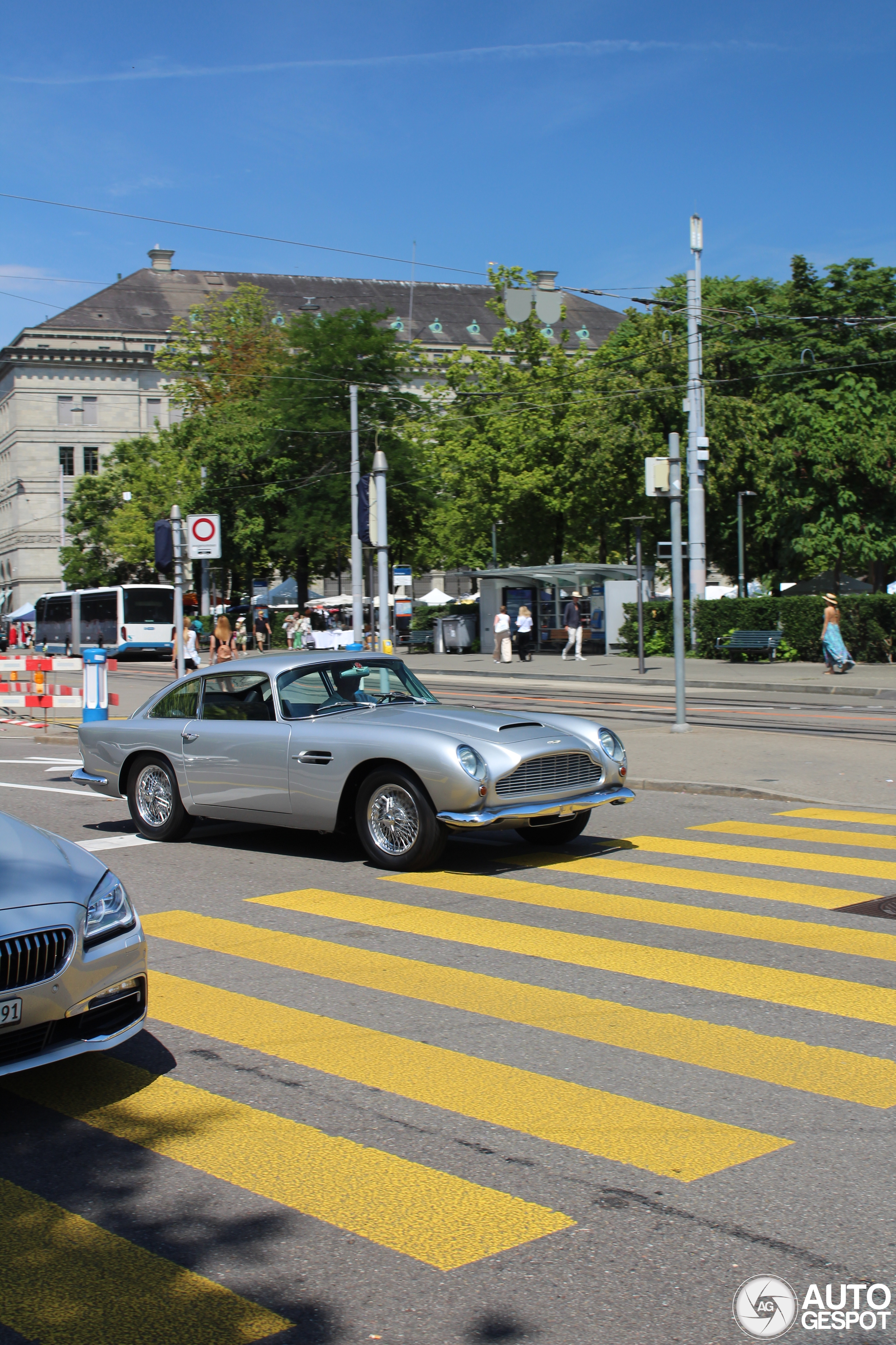 Aston Martin DB4 Series V