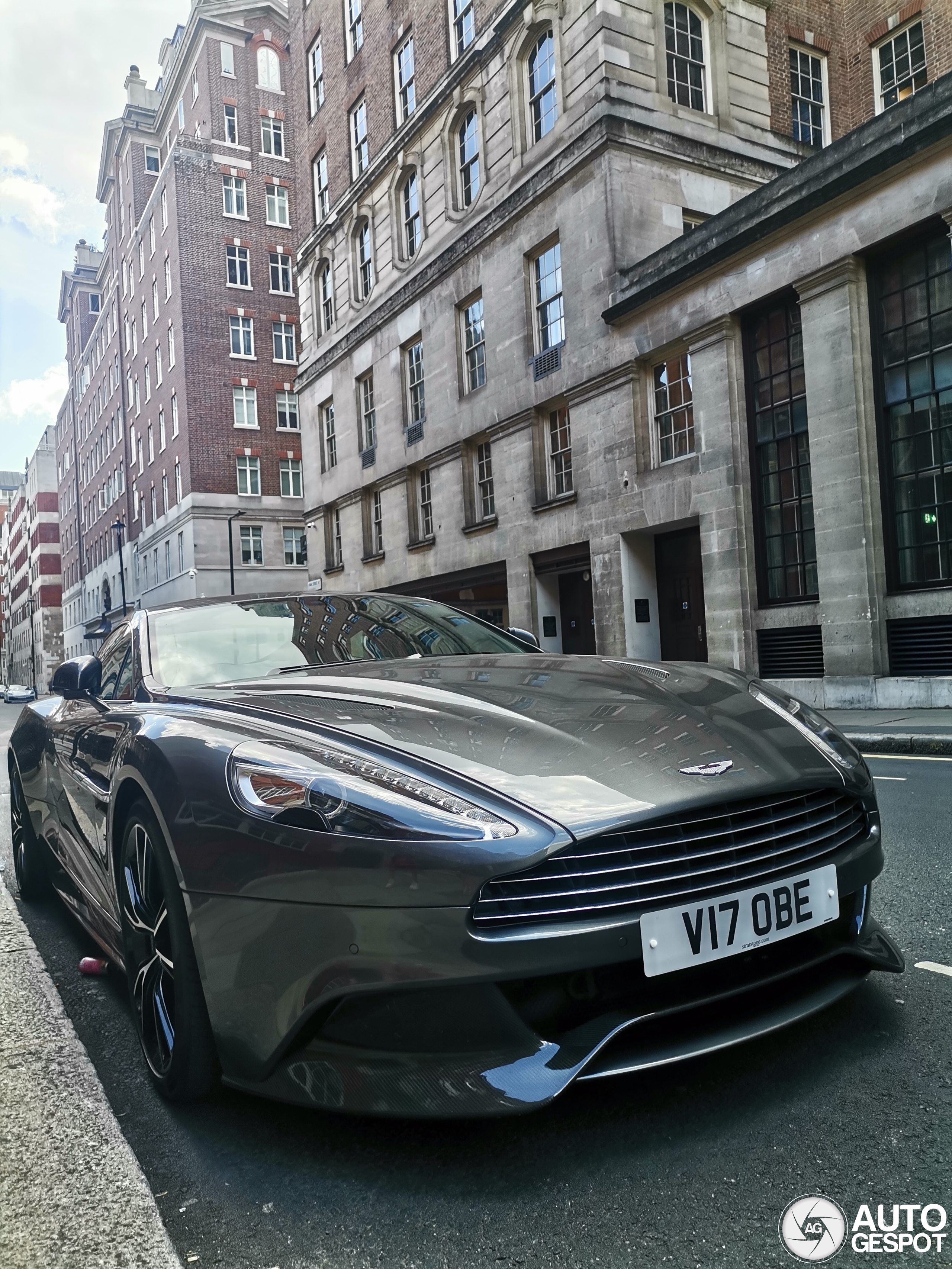 Aston Martin Vanquish 2013