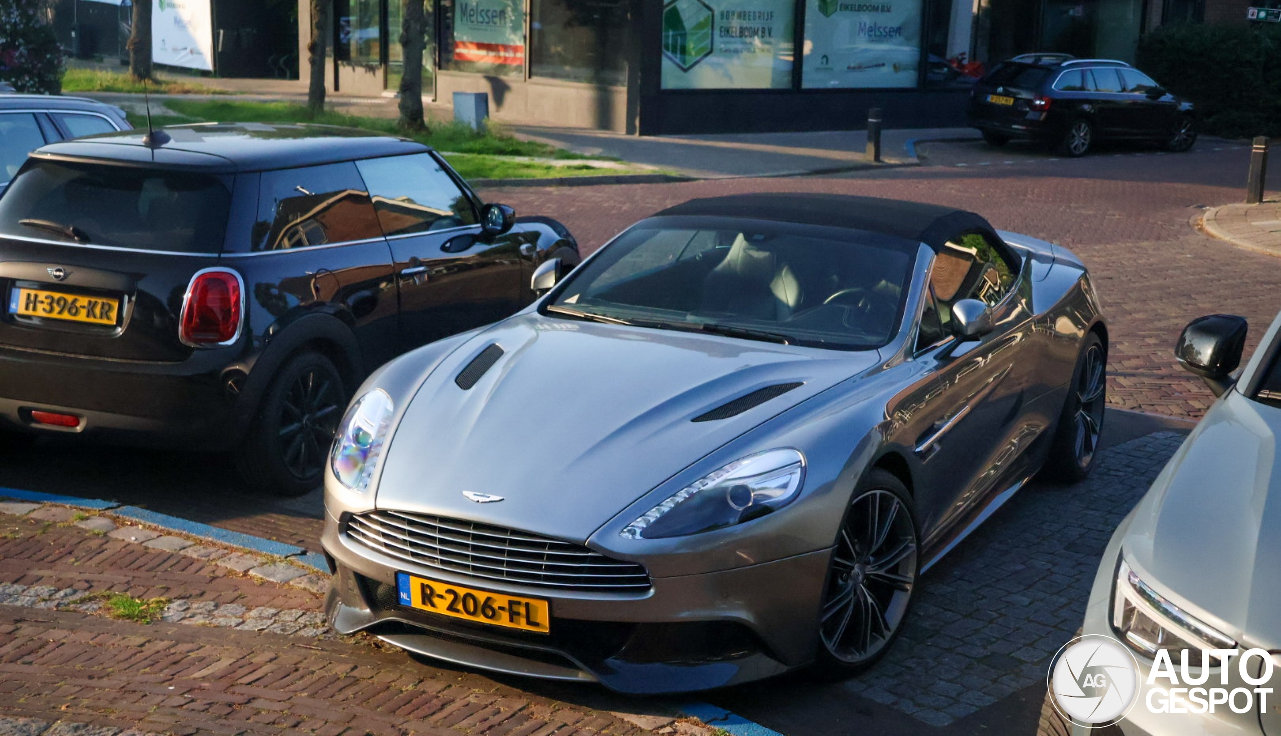 Aston Martin Vanquish Volante