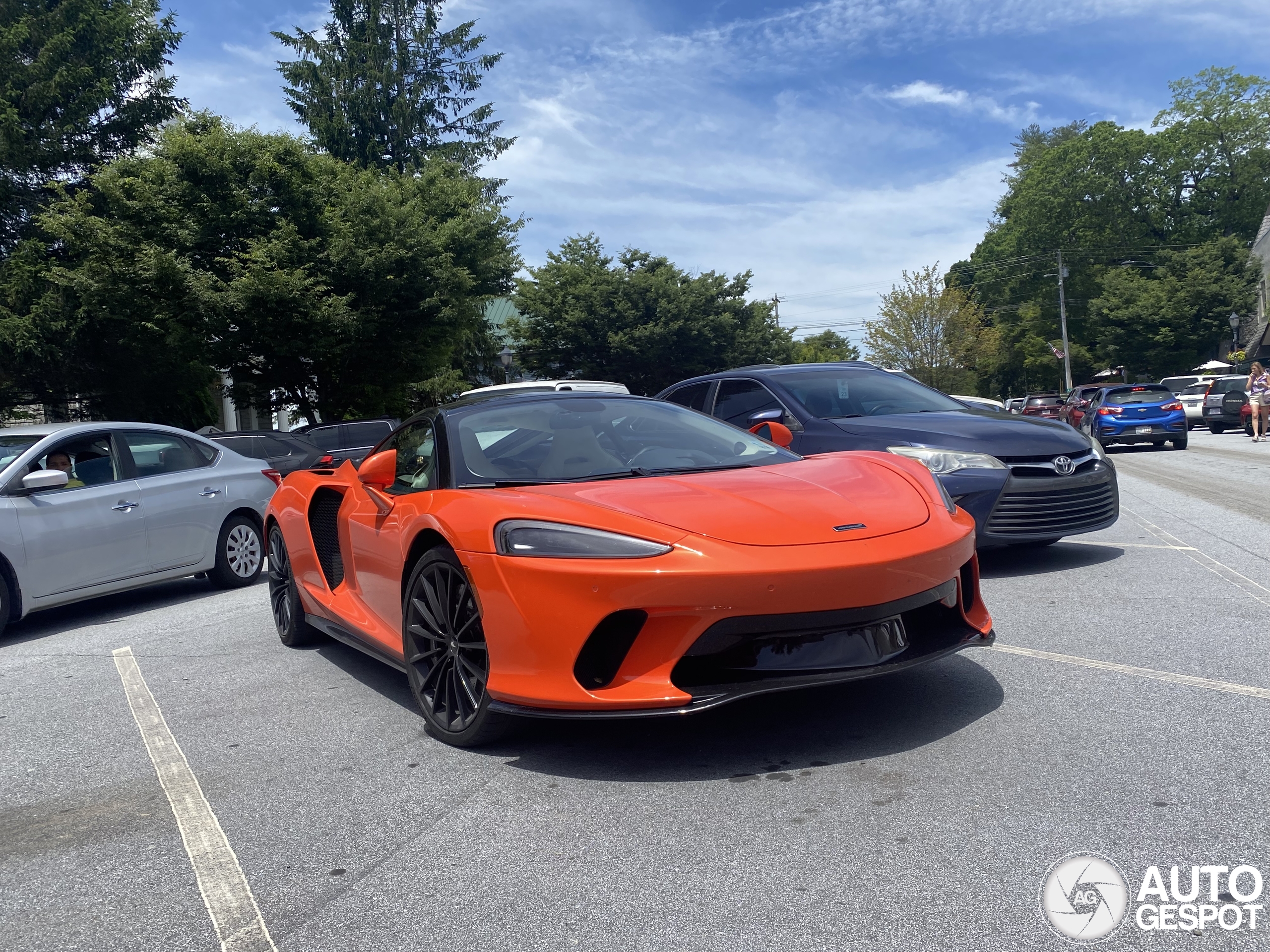 McLaren GT