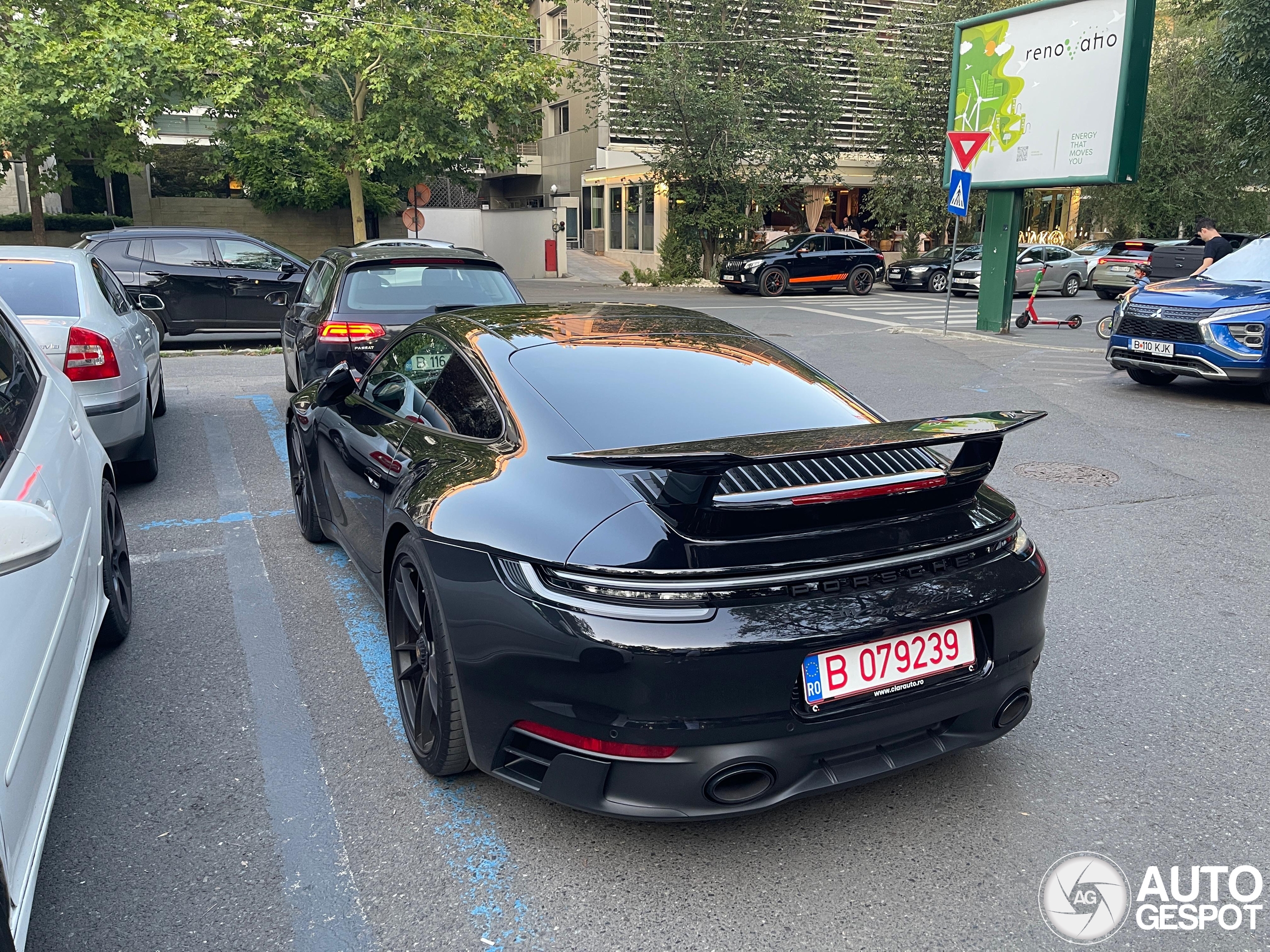 Porsche 992 Carrera 4 GTS